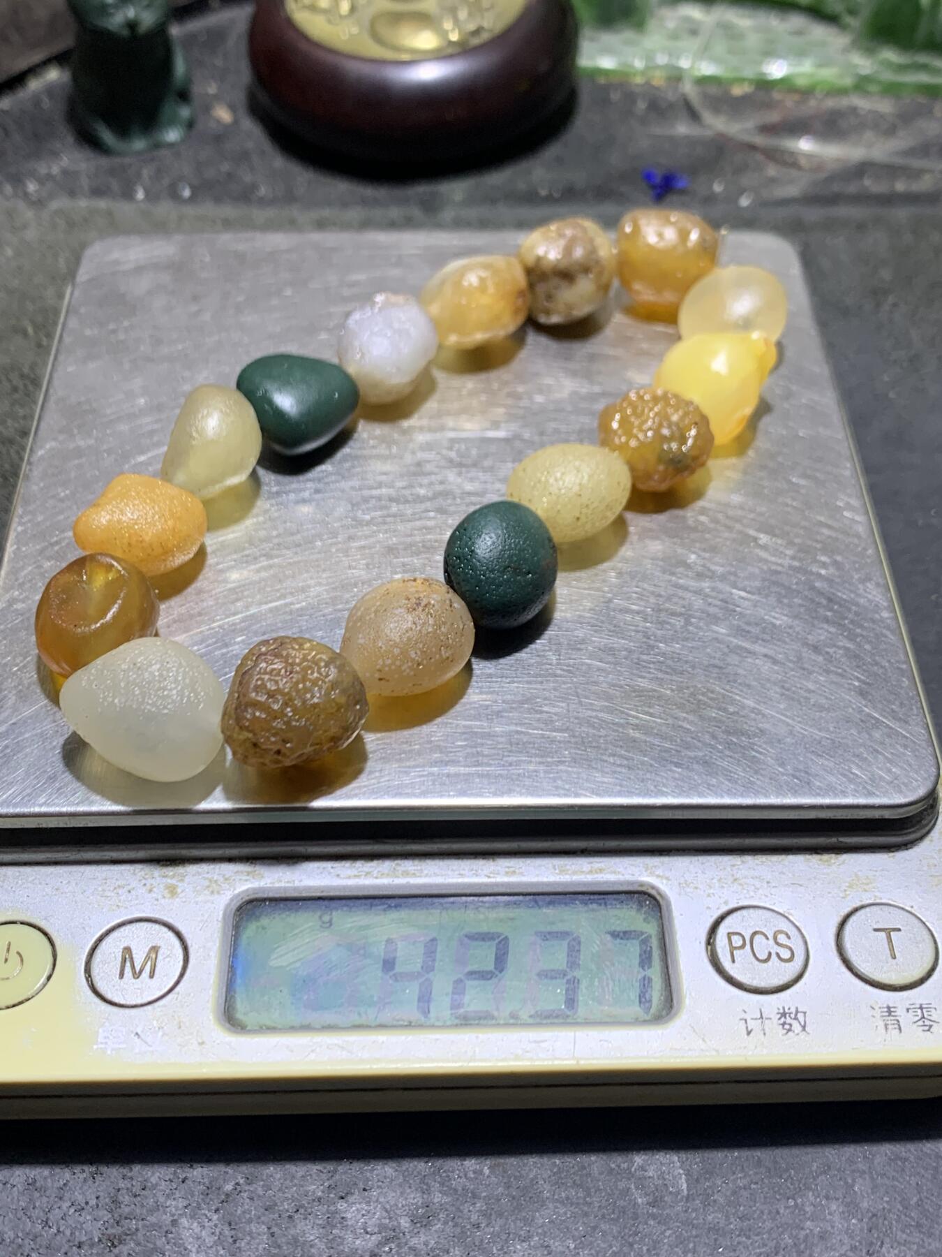 精美阿拉善玛瑙彩珠原石手串一条