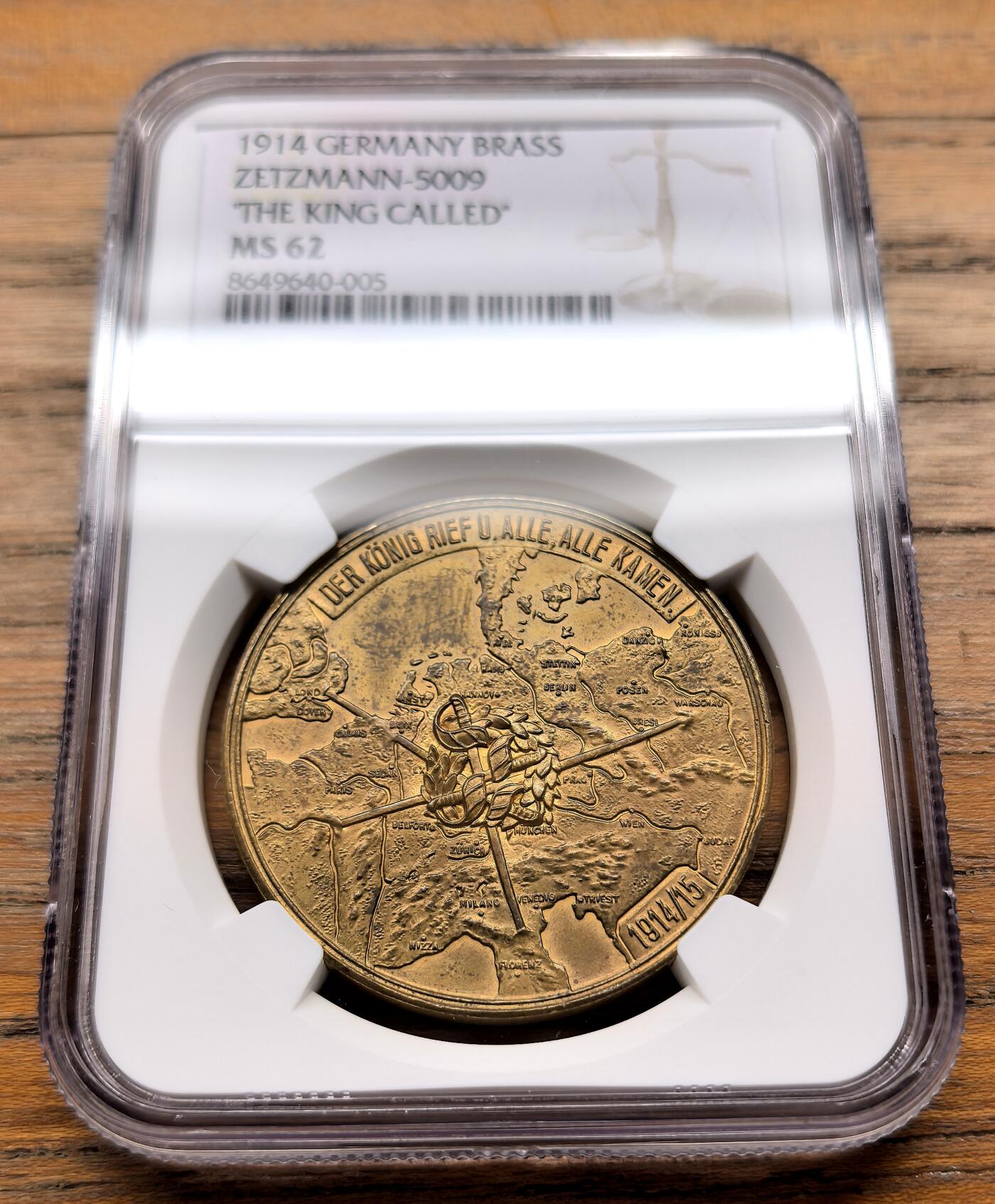 此心安处是吾乡·凡希社世界钱币微拍第三百二十期 1914德国一战铁路总动员纪念黄铜章NGC-MS62，正面是1914-15年的中欧地图，多条铁路线从柏林辐射至边境，背面是威廉二世于1914年8月22日发表的官方感谢信，表彰了德国铁路系统在军队动员中展出的卓越组织性和可靠性。