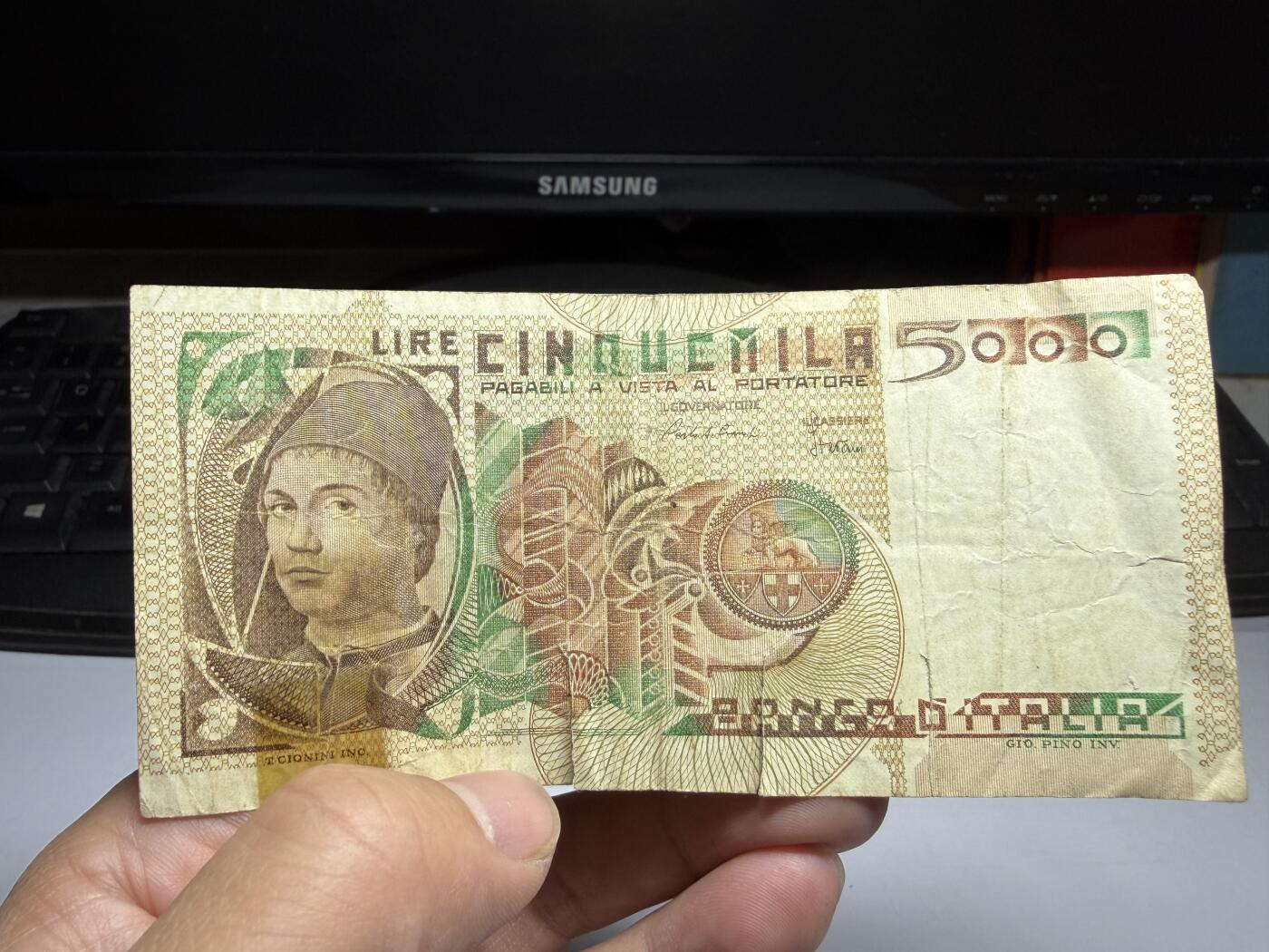 2026年集古藏今外币拍卖第二期-第10场—（总第310拍-纸币专场），本期拍完结算一次，发货时间2-3天，休息几天后继续新的一期拍卖。 1979年意大利5000里拉，有裂