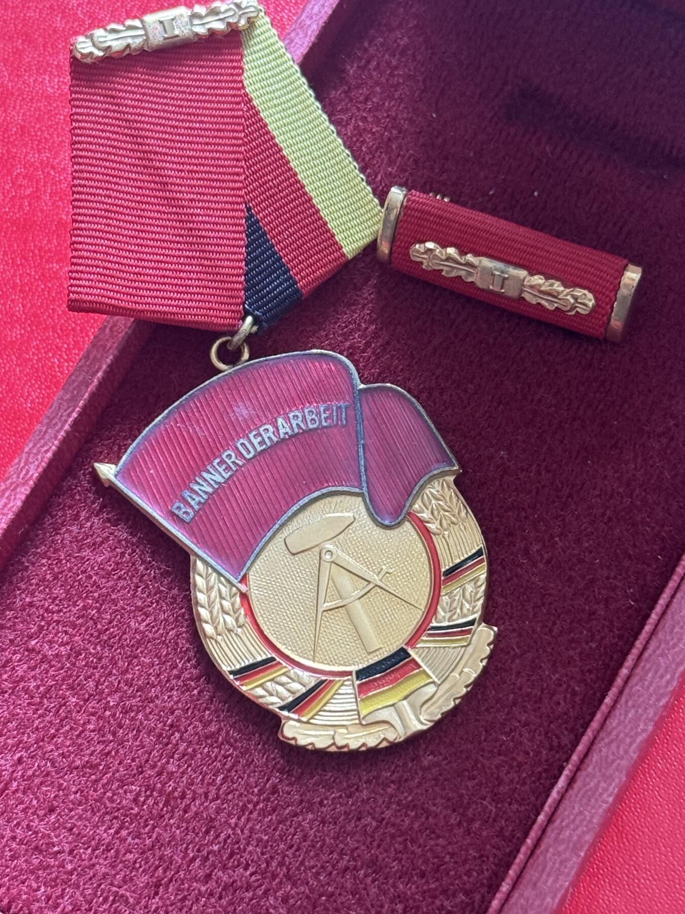 云宸嘉赏-勋臻精藏⭐️年后精品专拍场次🎖 民主德国一级劳动红旗勋章带盒略