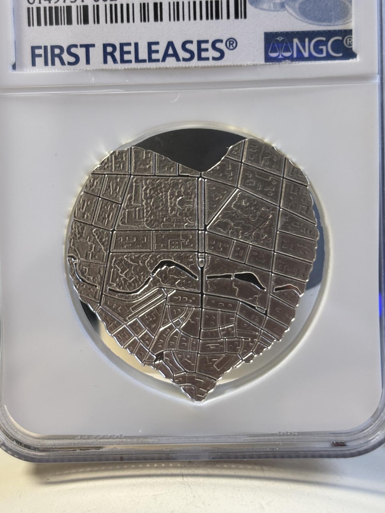 第191期拍卖 拉脱维亚2020年菩提叶异形纪念银币NGC-PF70首，925银，18.13克，发行量5000枚