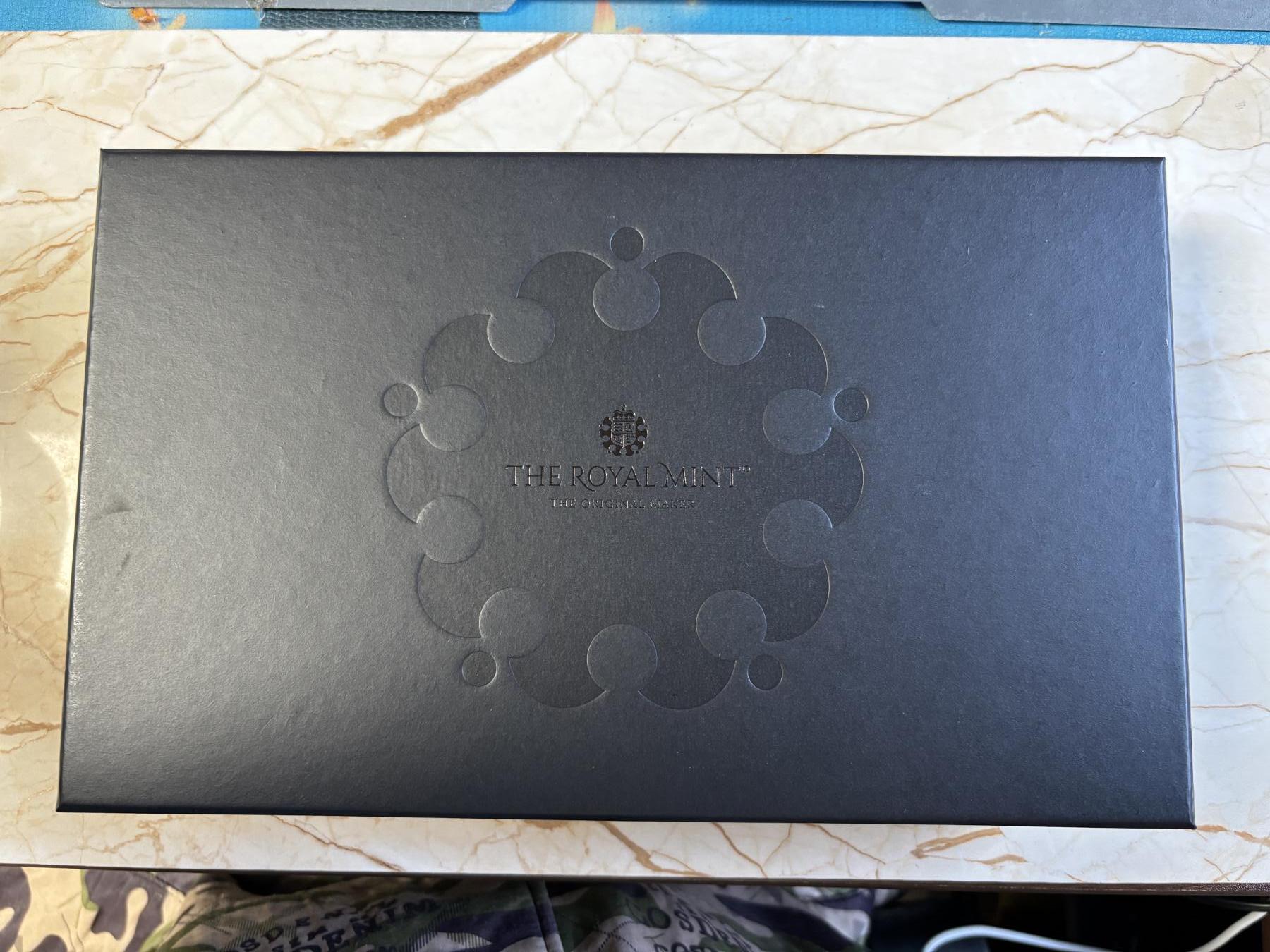 第191期拍卖 英国2023年硬币年册官方套装托尔金 查尔斯三世6枚精制纪念币木盒套装