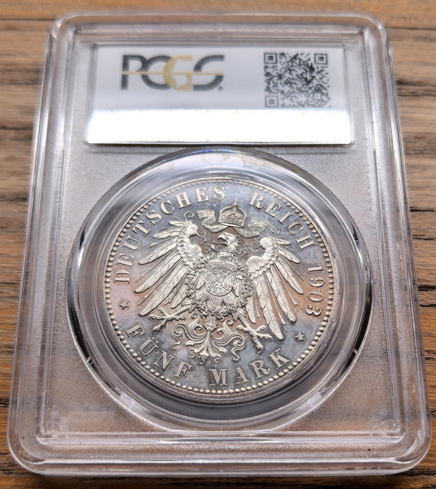 此心安处是吾乡·凡希社世界钱币微拍第三百二十期 稀！1903德国瓦尔德克-皮尔蒙特5马克大银精铸PCGS-PR64CAMEO，作为德意志最小邦国发行的最后一种5马克精铸大银，铸量不足2000枚，实物凝霜效果强烈，观赏性极高，德系藏家不容错失的邦国马克珍品！（附视频）