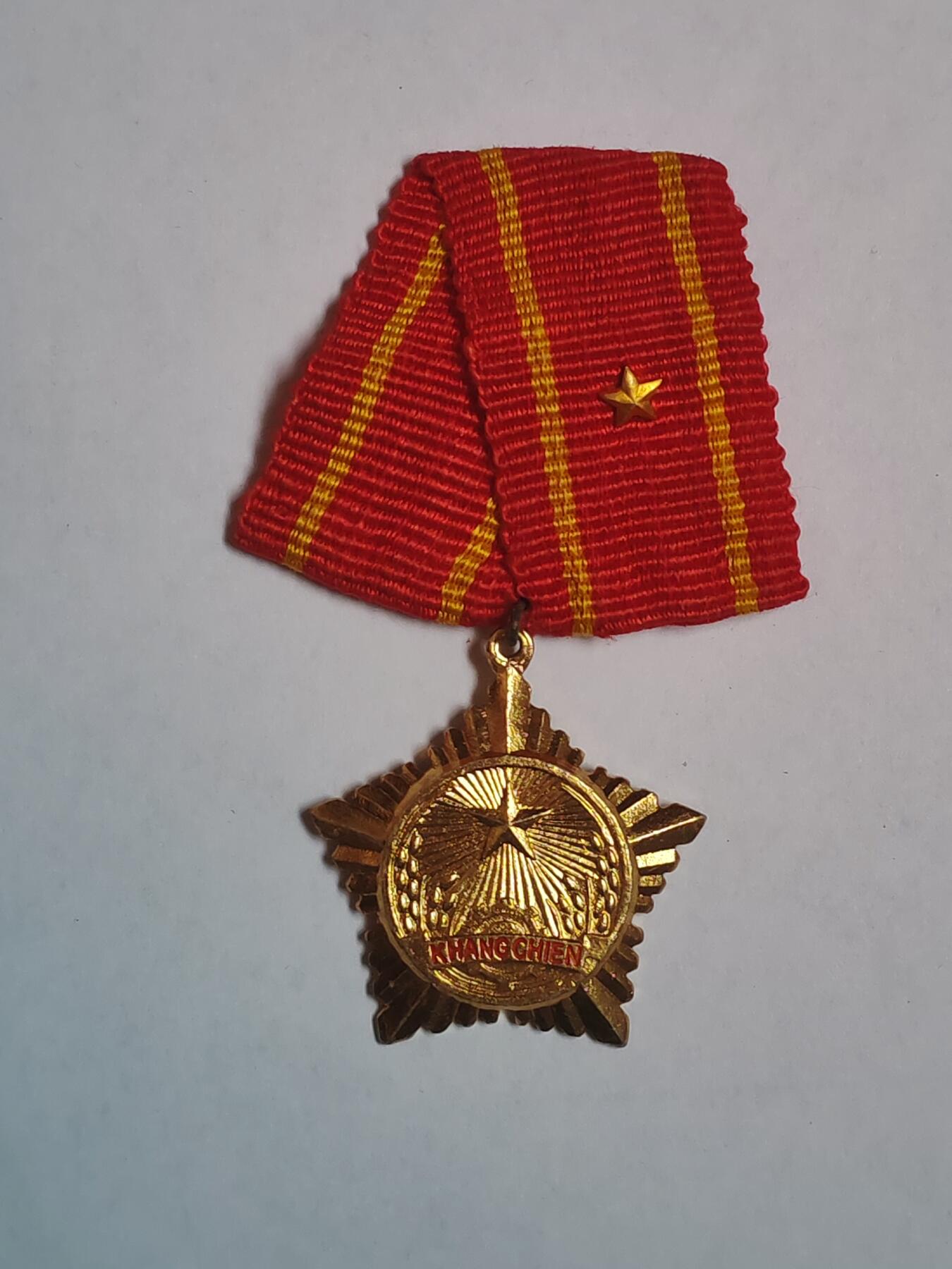 韵星假日军品类拍卖第43期 -- Rimey Holidays Militaria Auction 43 越南社会主义共和国三级抗战勋章 镀金完好 库存品相