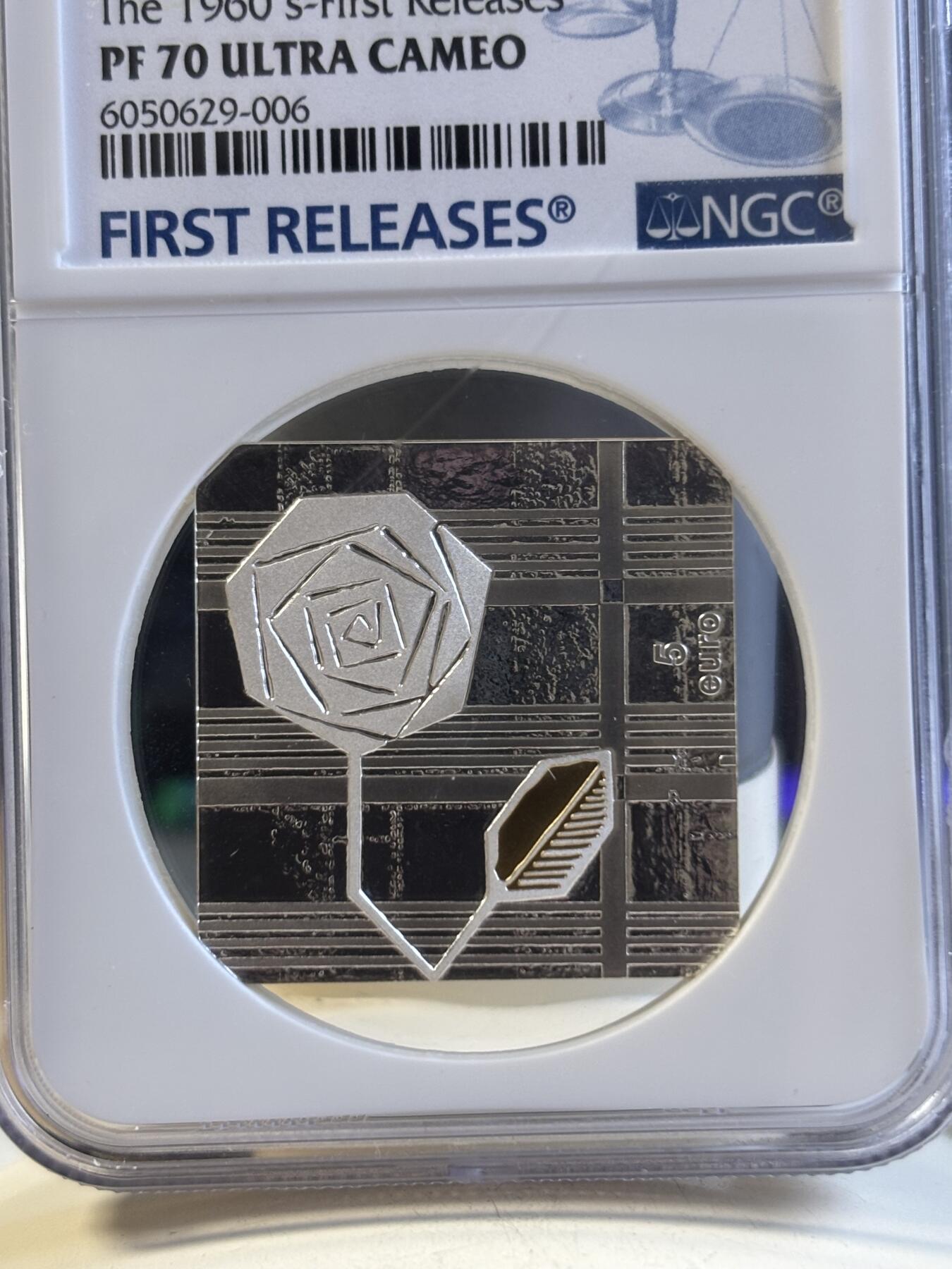 第191期拍卖 获奖拉脱维亚2020年现代主义艺术方形镀金银币NGC-PF70首，925银，26.25克，发行量3000枚，获得2021年度钱币之星最佳艺术币大奖第一枚