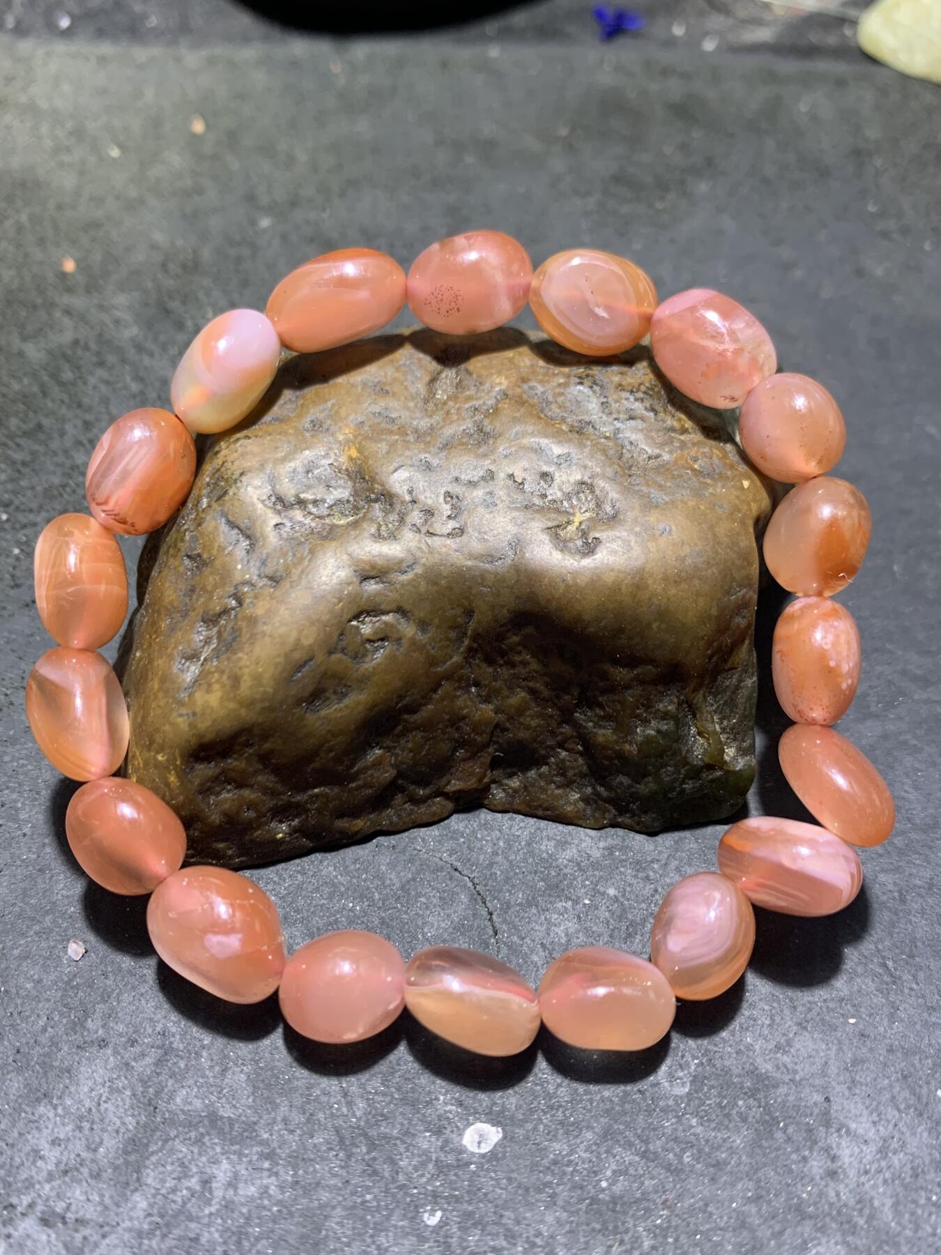 川料樱桃红南红玛瑙随形糖豆单圈手串一条，