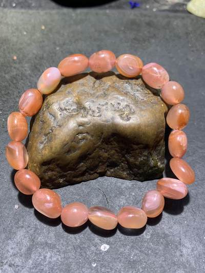 川料樱桃红南红玛瑙随形糖豆单圈手串一条， 川料樱桃红南红玛瑙随形糖豆单圈手串一条，