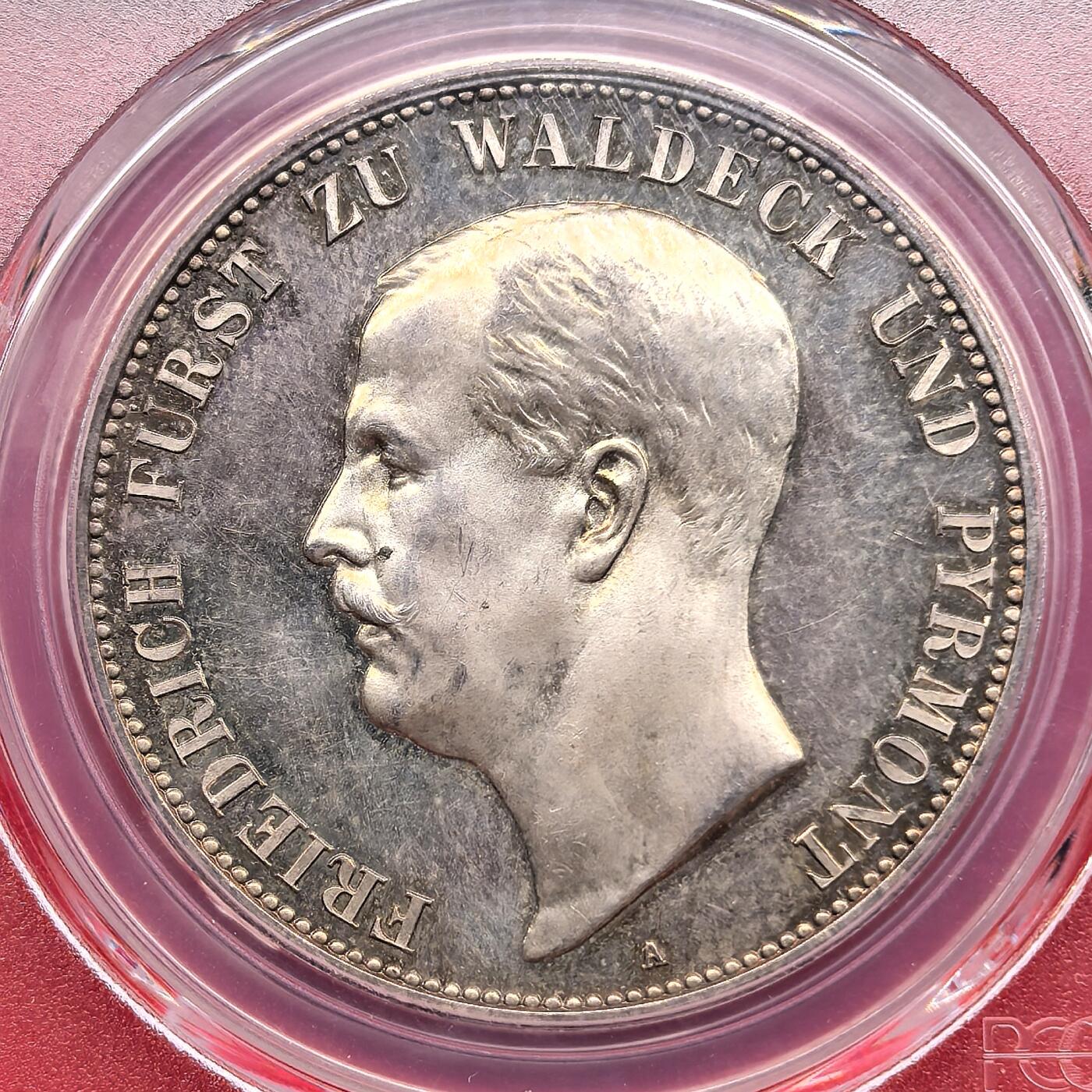 此心安处是吾乡·凡希社世界钱币微拍第三百二十期 稀！1903德国瓦尔德克-皮尔蒙特5马克大银精铸PCGS-PR64CAMEO，作为德意志最小邦国发行的最后一种5马克精铸大银，铸量不足2000枚，实物凝霜效果强烈，观赏性极高，德系藏家不容错失的邦国马克珍品！（附视频）