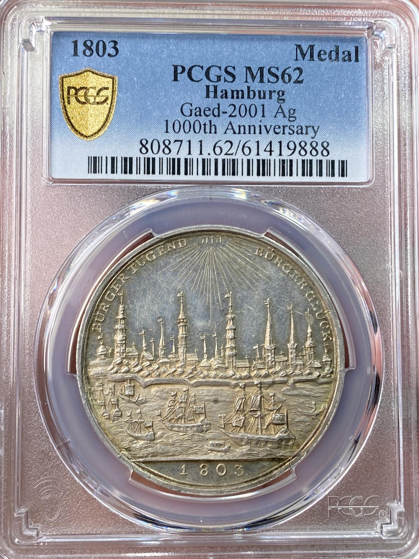 万国钱币拍卖第062期 PCGS MS62 1803年德国汉堡建城千年纪念银章 三款汉堡千年中城市景观最为立体精美的一款 类镜面底板配合均匀香槟金彩浮雕 绝对不可多得的收藏品质 PCGS冠军分
