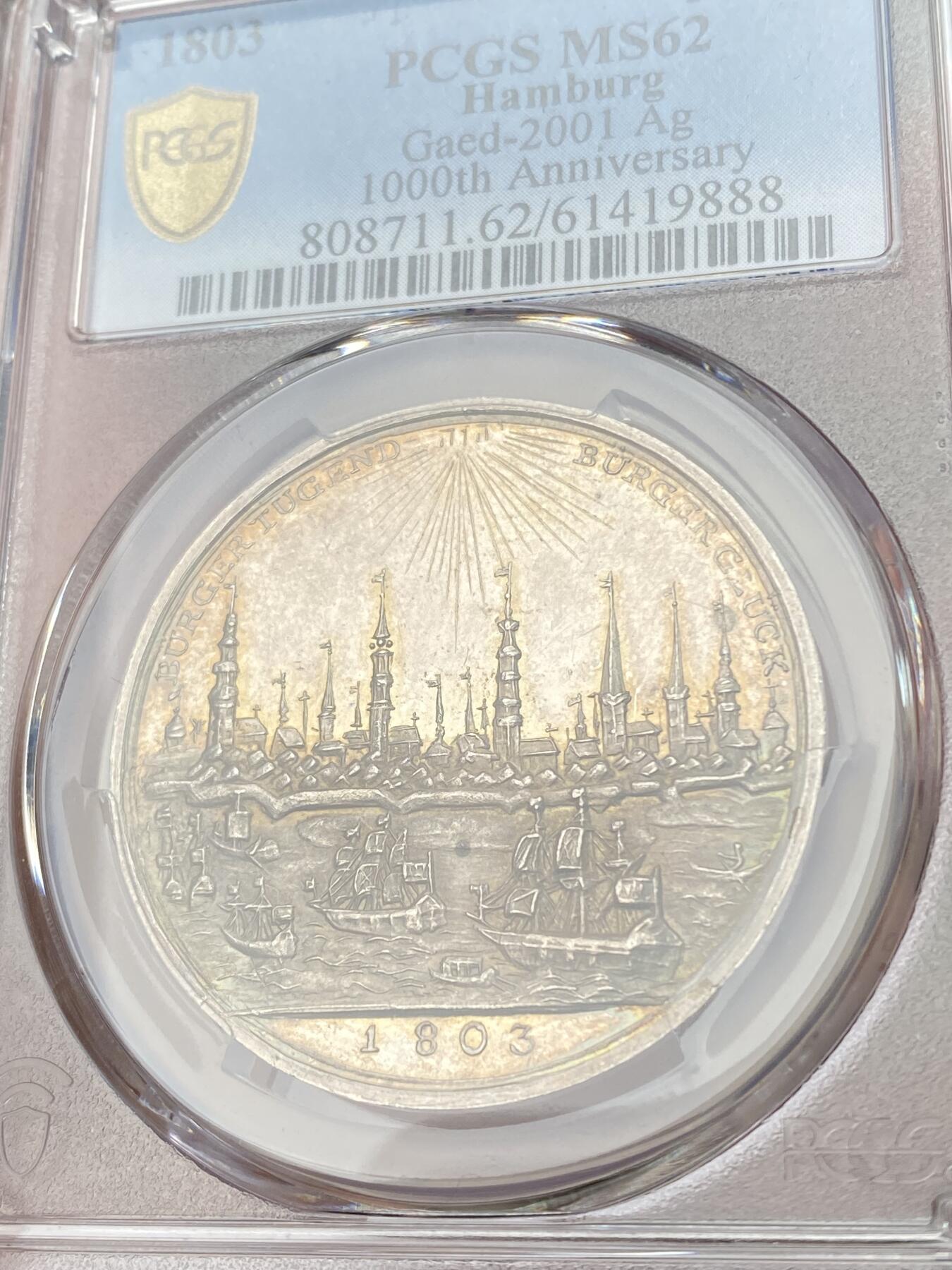 万国钱币拍卖第062期 PCGS MS62 1803年德国汉堡建城千年纪念银章 三款汉堡千年中城市景观最为立体精美的一款 类镜面底板配合均匀香槟金彩浮雕 绝对不可多得的收藏品质 PCGS冠军分
