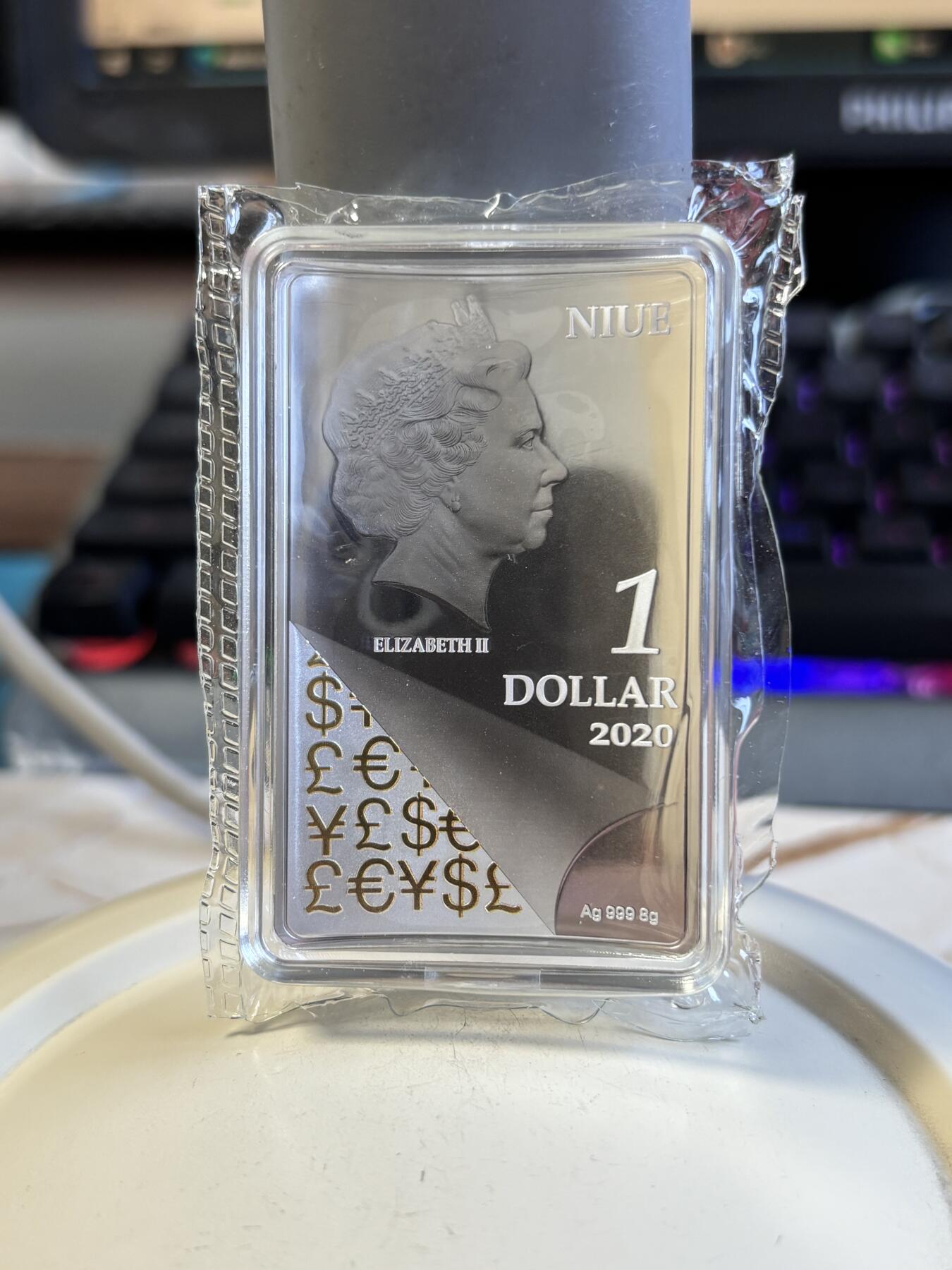 第191期拍卖 纽埃2020年1元圆弧形彩色精制银币 暴富-红包 8克999银 发行量：2万 盒证全