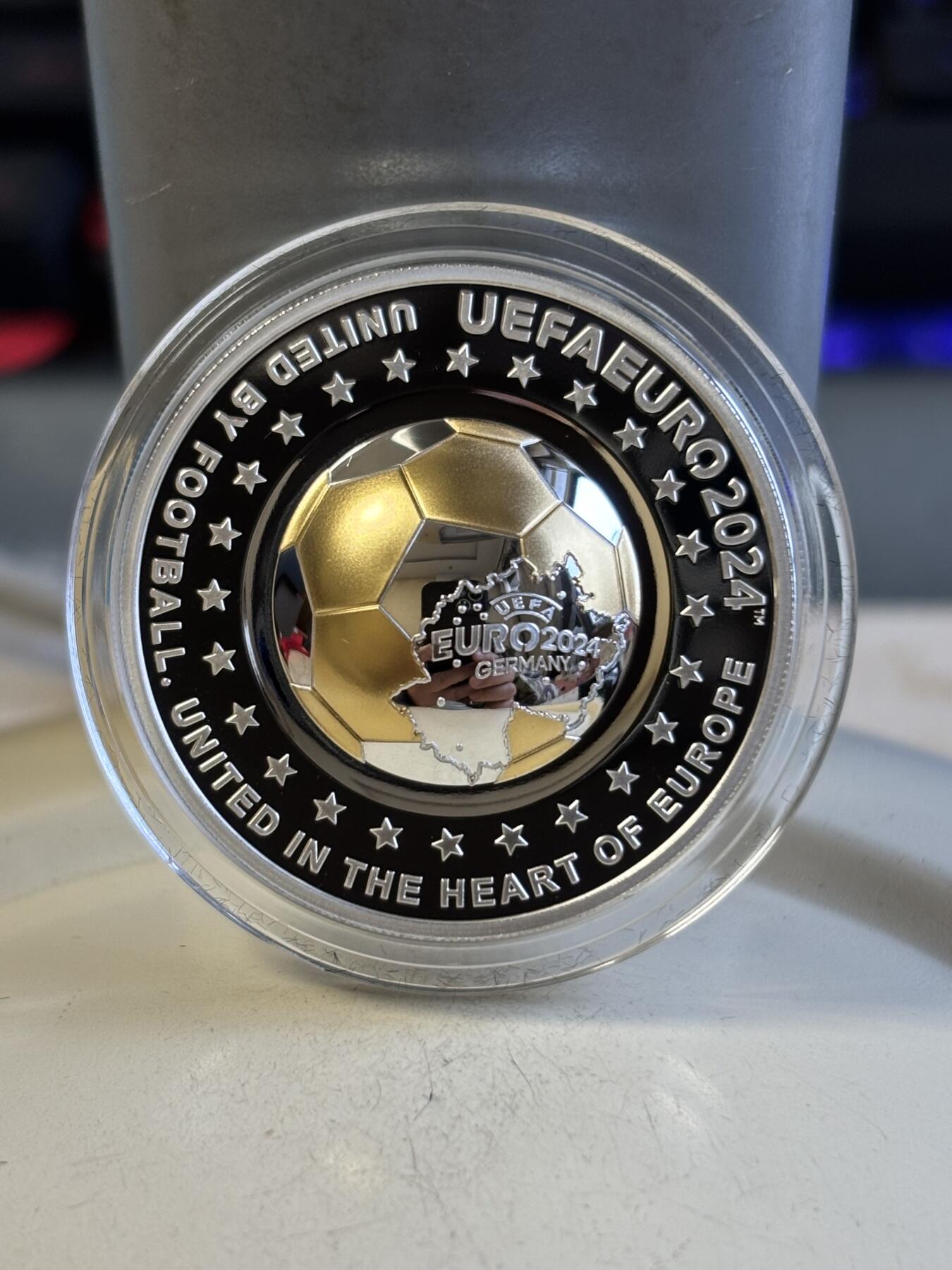 第191期拍卖 哈萨克斯坦2024年100坚戈高浮雕部分镀金银币 UEFA欧洲杯2024年 20克925银（含0.03克金） 发行量：2500 盒证全