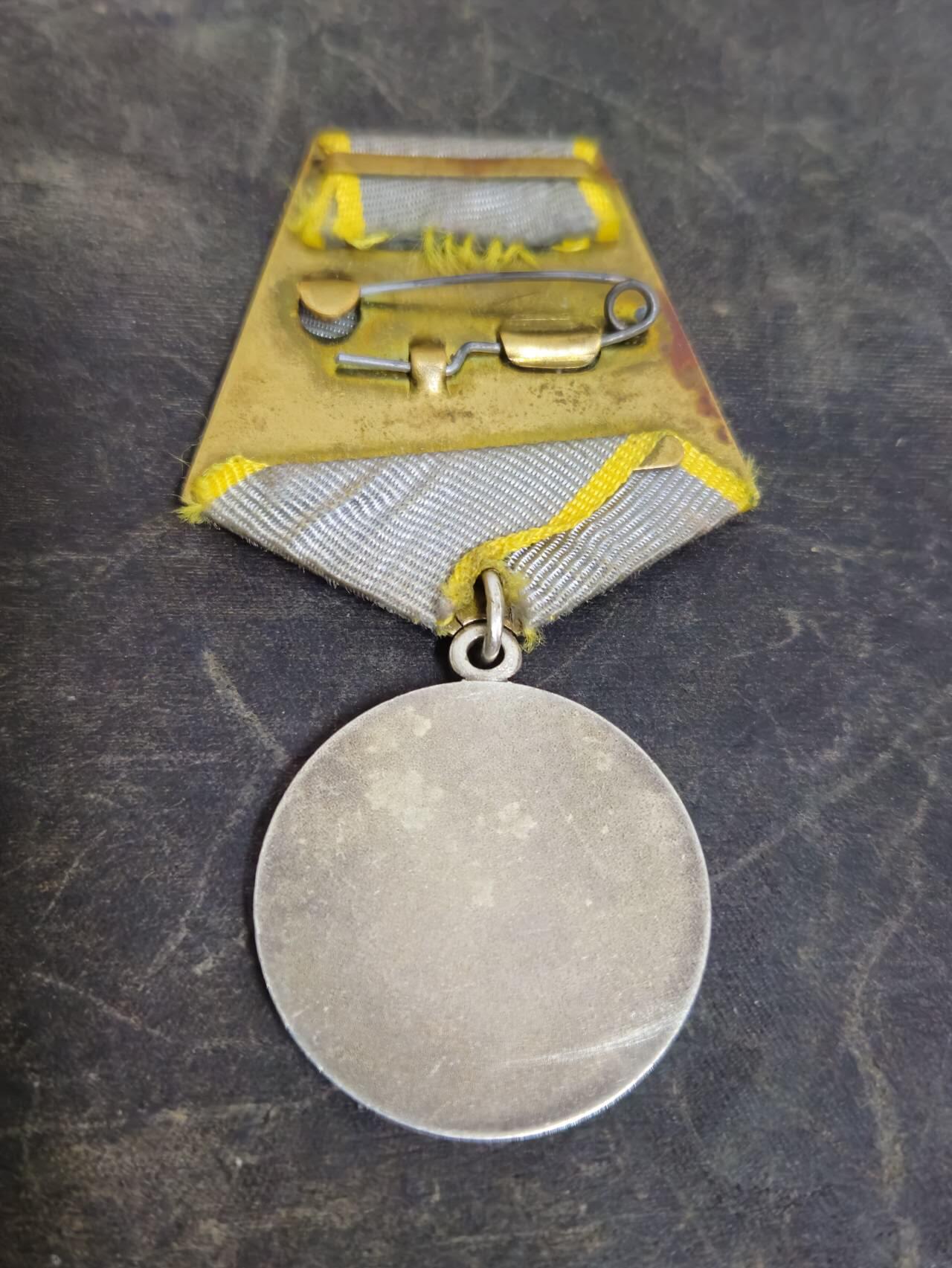 各国勋章奖章拍卖第50期 苏联红星勋章460191号，1943年颁发初期早期非台版红星，配战功奖章。列兵以迫击炮歼灭20名德军和2个机枪分队获得