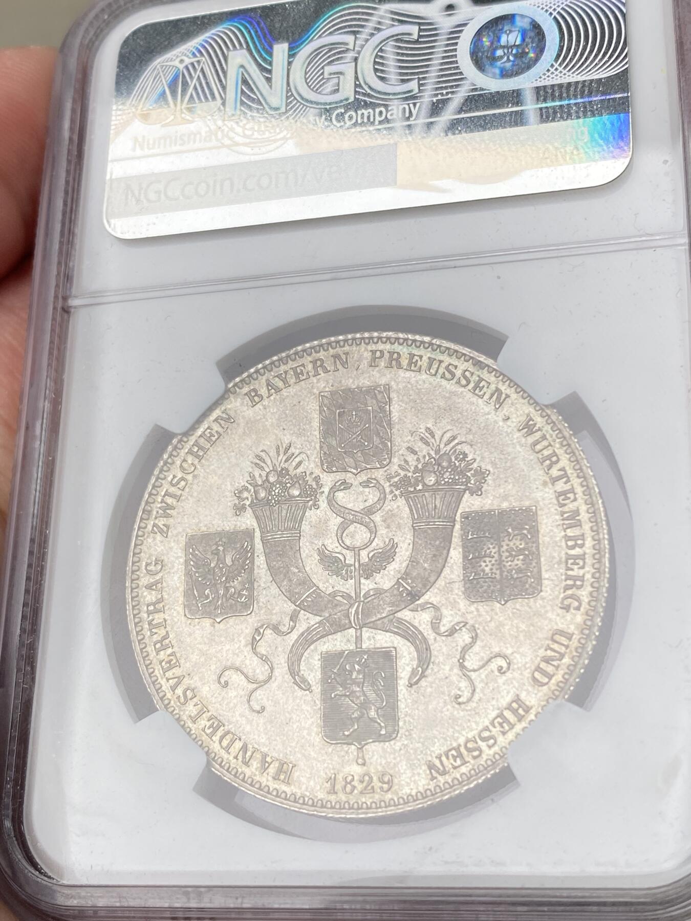 万国钱币拍卖第062期