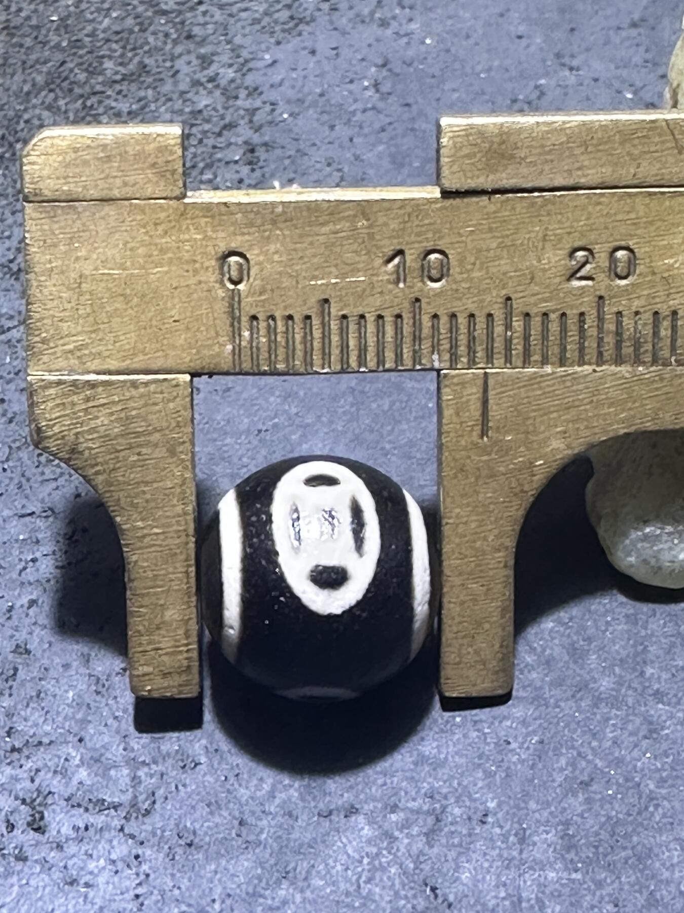 仅此一颗，精品藏传钱币玛瑙天珠一颗，