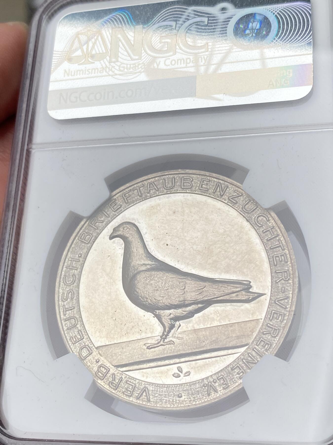 万国钱币拍卖第062期 NGC UNCD 1900年左右德国信鸽饲养者协会联盟主席康拉德·特鲁利尔银章 深度精铸镜面浮雕喷砂质感 信鸽雕刻惟妙惟肖极其漂亮 