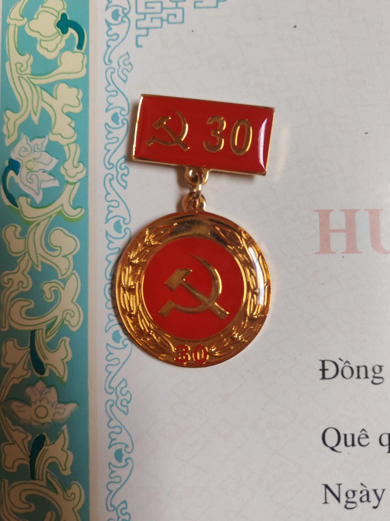 韵星假日军品类拍卖第43期 -- Rimey Holidays Militaria Auction 43 越南社会主义共和国光荣在党三十周年 实发带大证书