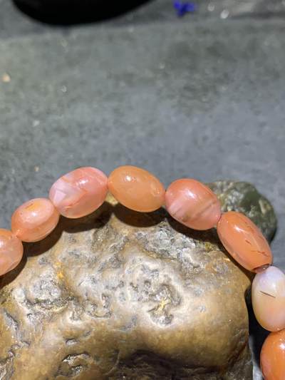 川料樱桃红南红玛瑙随形糖豆单圈手串一条， 川料樱桃红南红玛瑙随形糖豆单圈手串一条，