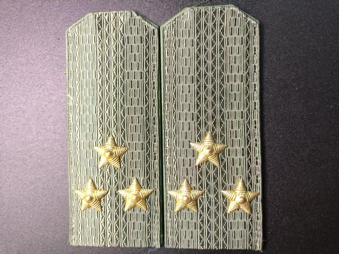 云宸嘉赏-勋臻精藏⭐️年后精品专拍场次🎖 库克尔·弗拉基米尔·维亚切斯拉沃维奇上校的乌克兰军队上校肩章 带有“总统令“封套