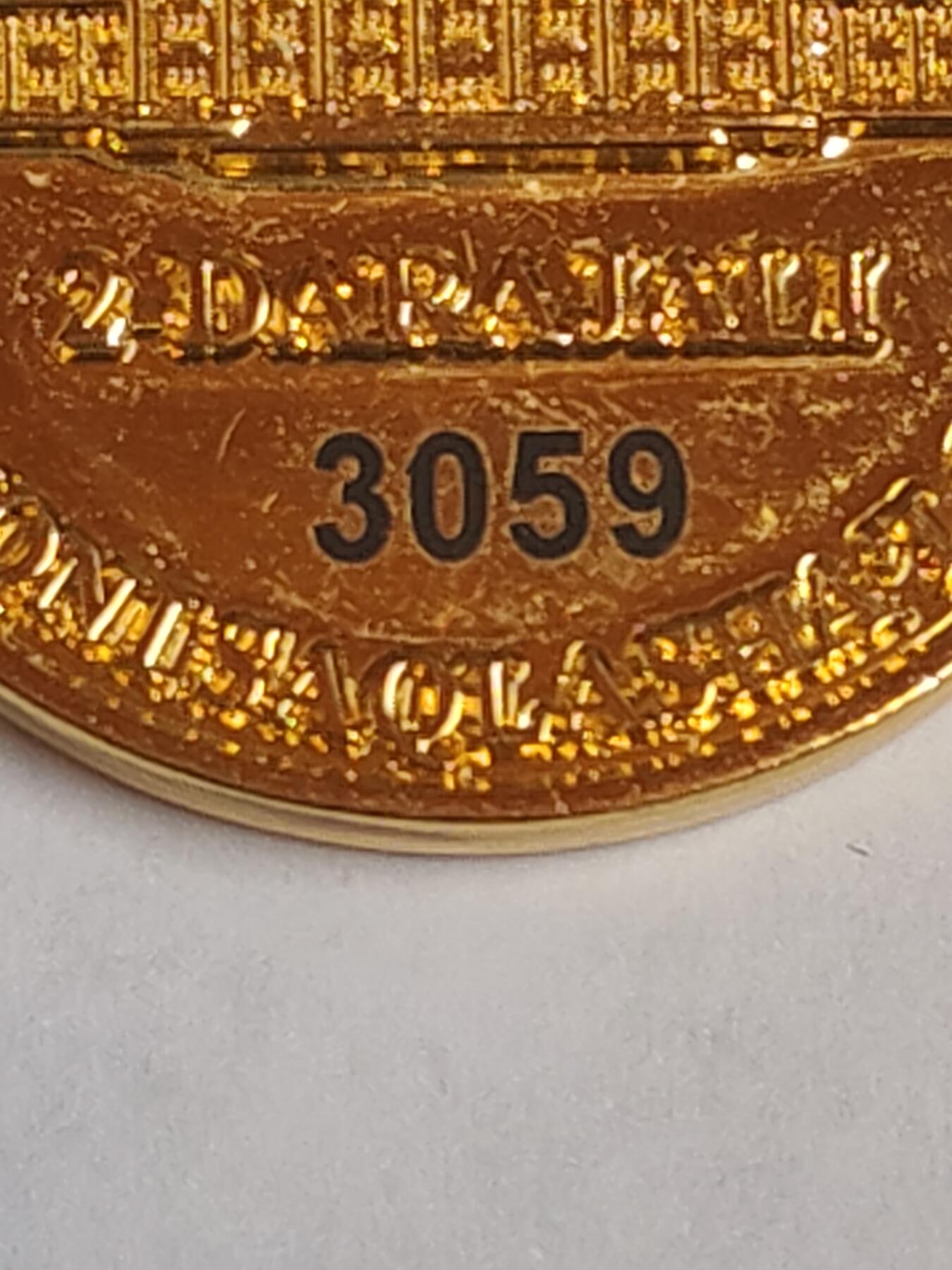 韵星假日军品类拍卖第43期 -- Rimey Holidays Militaria Auction 43 乌兹别克斯坦共和国卫生部二级优秀服务人员奖金奖章 实发3059号 非常稀少 设计继承苏联的奖金奖章 铜镀金 非常厚重 仅颁发给高级官员