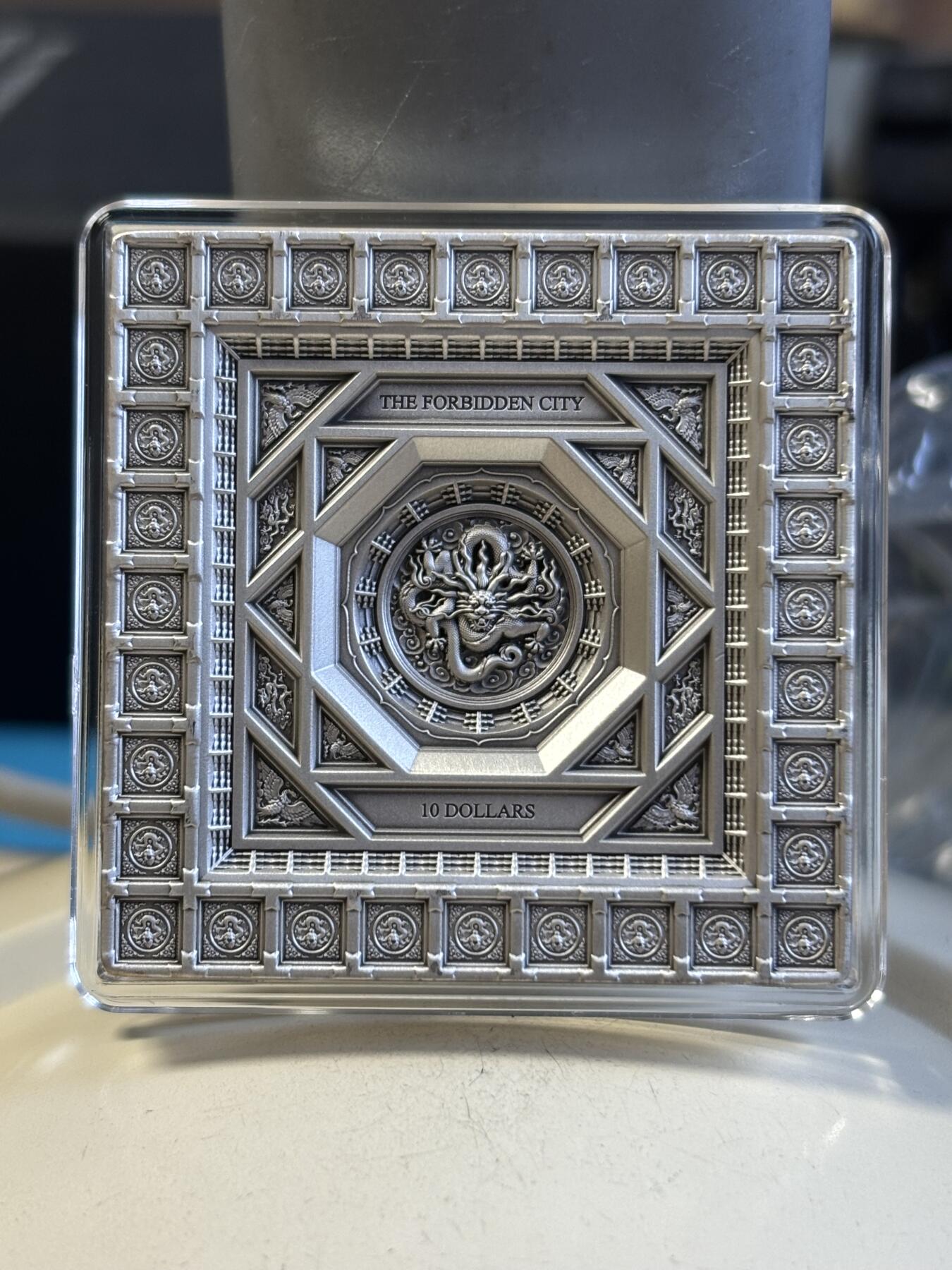 第191期拍卖 萨摩亚2020年半元方形仿古3D阴雕银币  藻井系列-紫禁城龙藻井 100克999银 发行量：999 盒证全