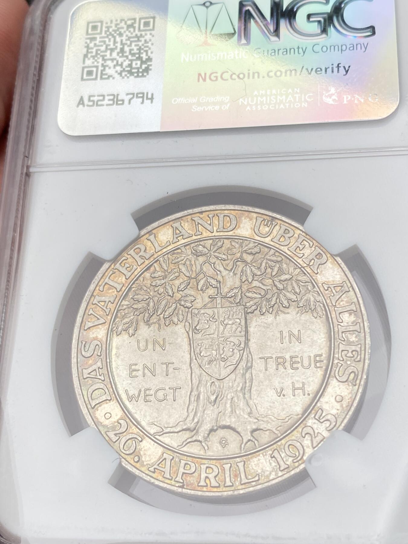 万国钱币拍卖第062期 NGC MS62 1930年德国魏玛共和国兴登堡执政5周年纪念银章 凹凸设计非常有质感 兴登堡家族盾徽刻印在橡树上 精铸镜面银霜淡金彩