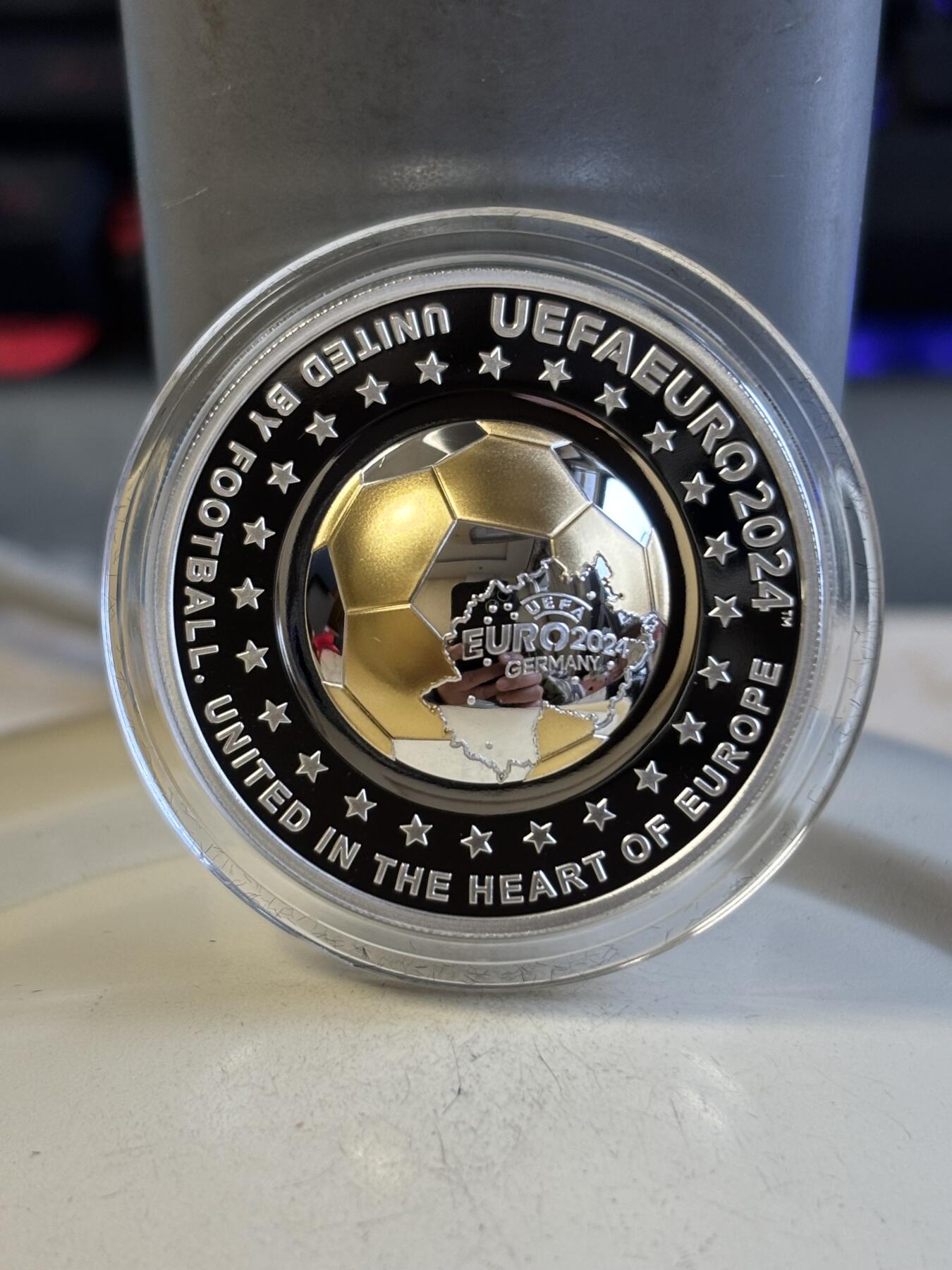 第191期拍卖 哈萨克斯坦2024年100坚戈高浮雕部分镀金银币 UEFA欧洲杯2024年 20克925银（含0.03克金） 发行量：2500 盒证全