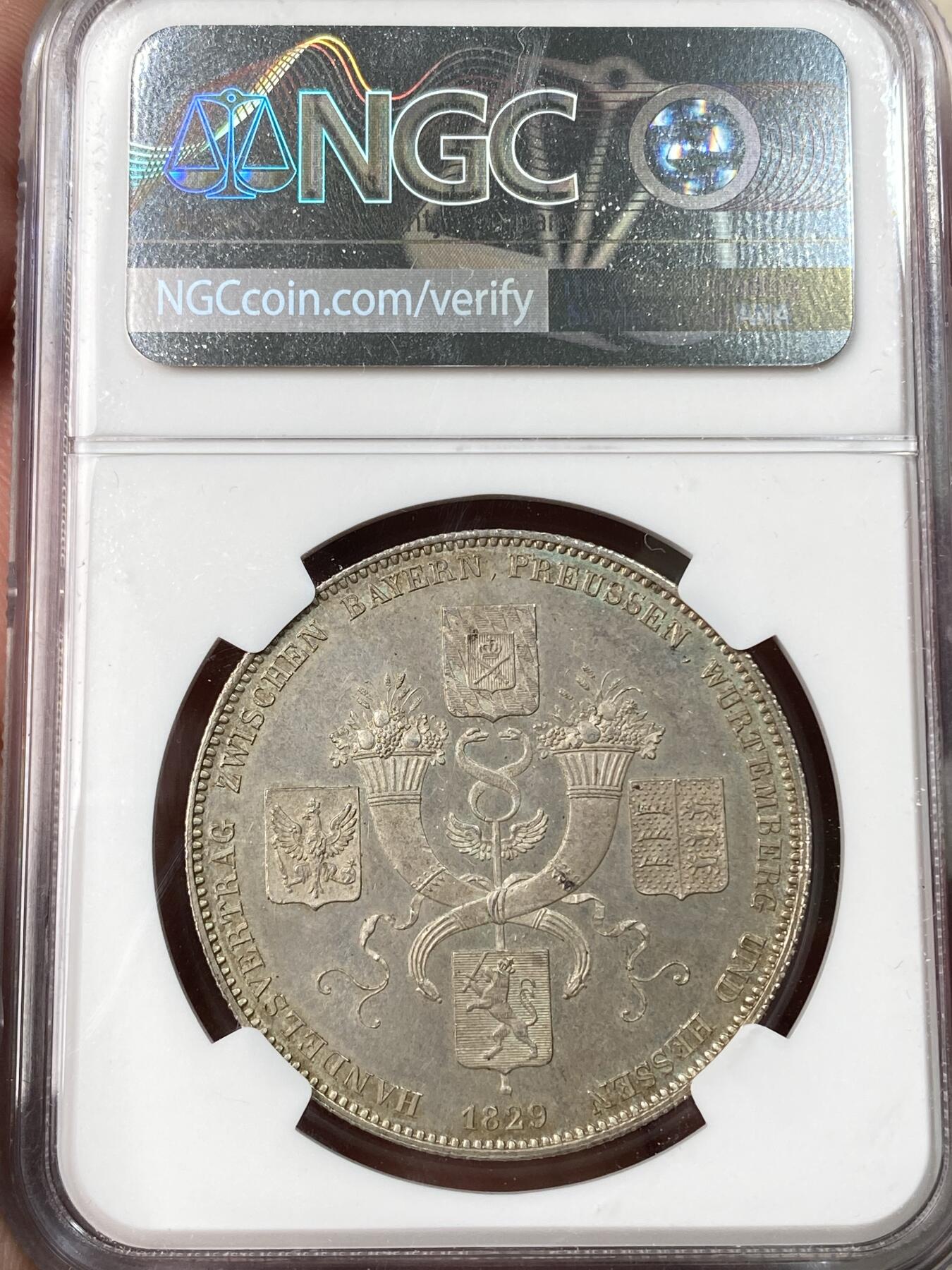 万国钱币拍卖第062期