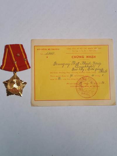 韵星假日军品类拍卖第43期 -- Rimey Holidays Militaria Auction 43 - 越南社会主义共和国一级抗战勋章带证，抗美越战事迹