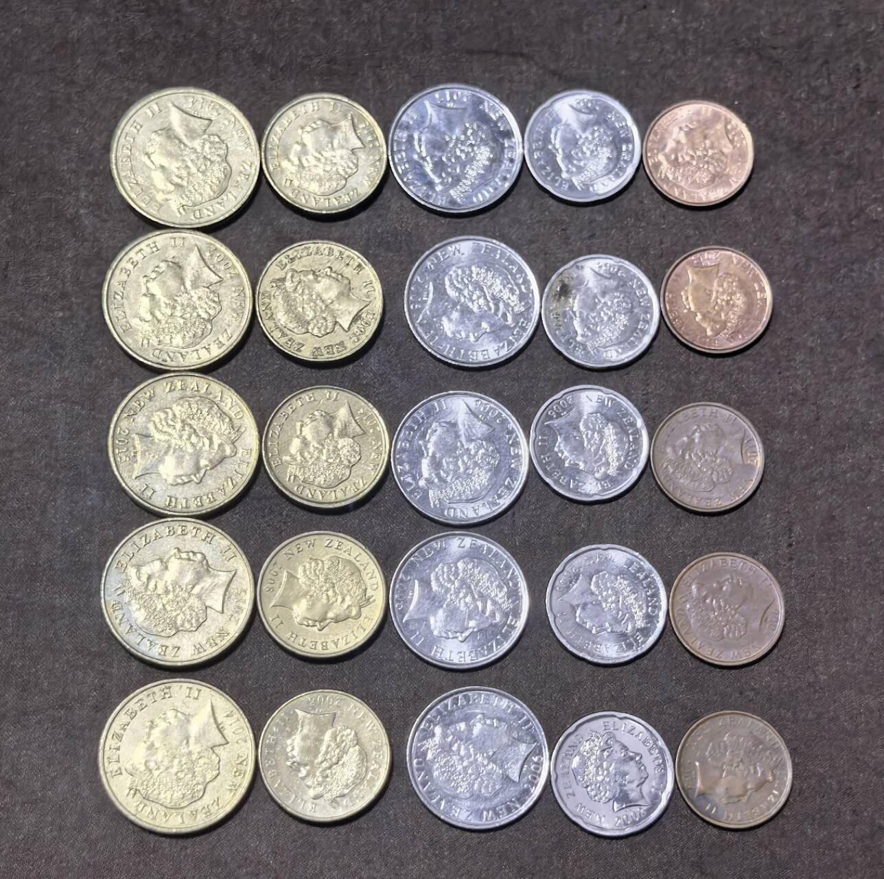 北京马甸外国币专卖第148期，外国币，中国早期纪念币专场，陆续上拍，欢迎关注 新西兰女皇花冠版5套，流通品相