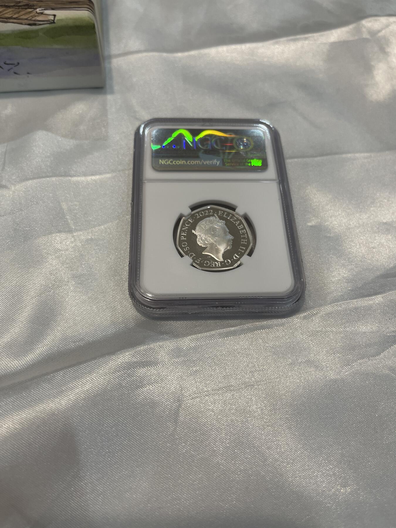 2022年英国皇家造币厂迪士尼经典小熊维尼系列Eeyore银币，50便士彩色精制，NGC评级PF69 ，带原装盒证书，限量发行收藏佳品！