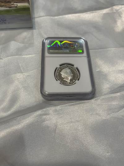 2022年英国皇家造币厂迪士尼经典小熊维尼系列Eeyore银币，50便士彩色精制，NGC评级PF69 ，带原装盒证书，限量发行收藏佳品！ 2022年英国皇家造币厂迪士尼经典小熊维尼系列Eeyore银币，50便士彩色精制，NGC评级PF69 ，带原装盒证书，限量发行收藏佳品！