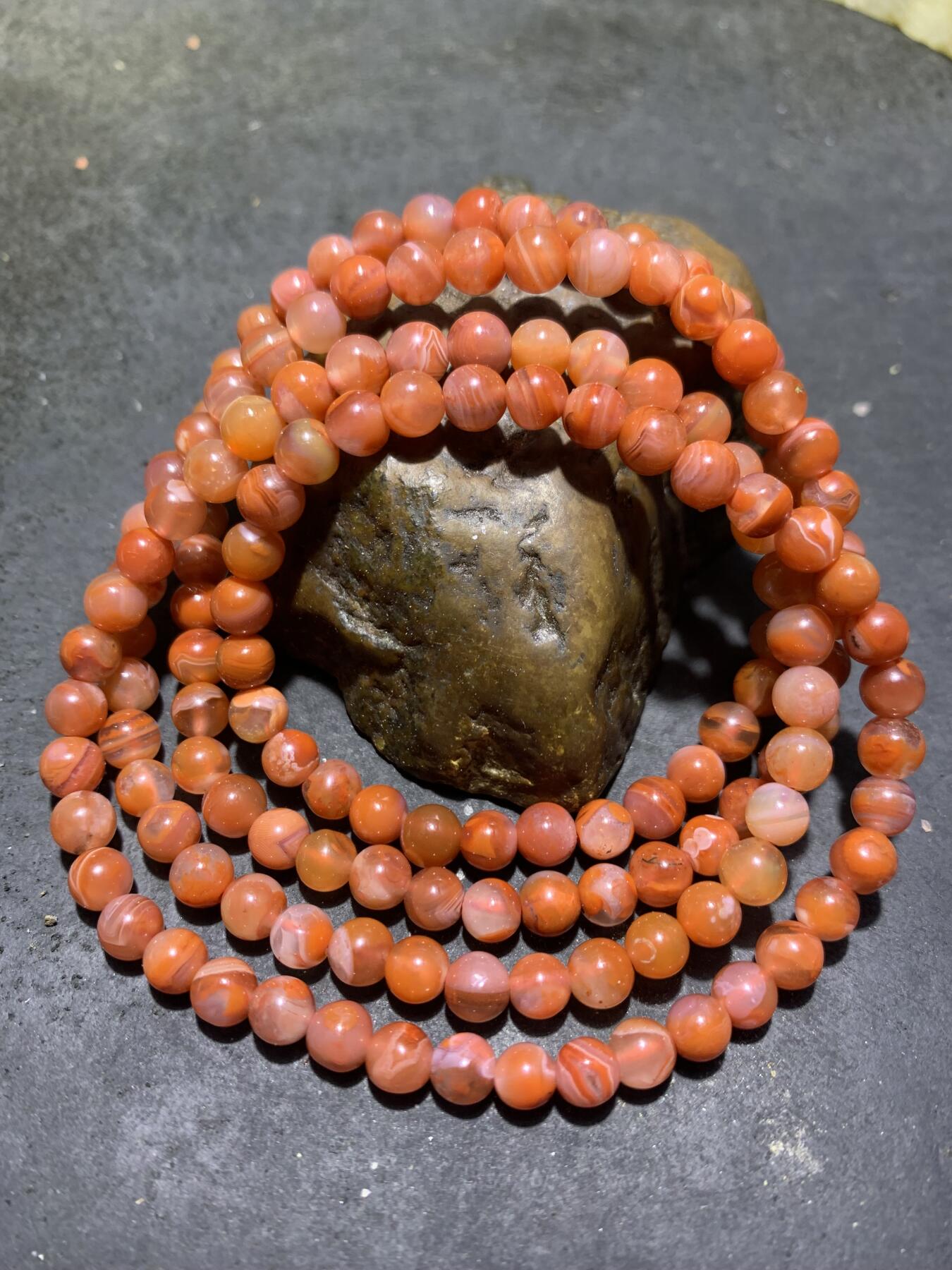 川料南红玛瑙多圈手串一条！