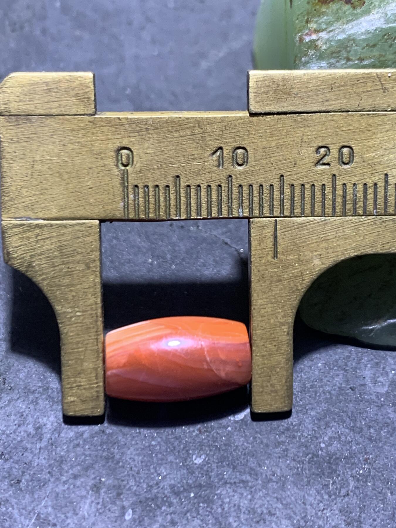 川料南红玛瑙通货小桶珠一颗！