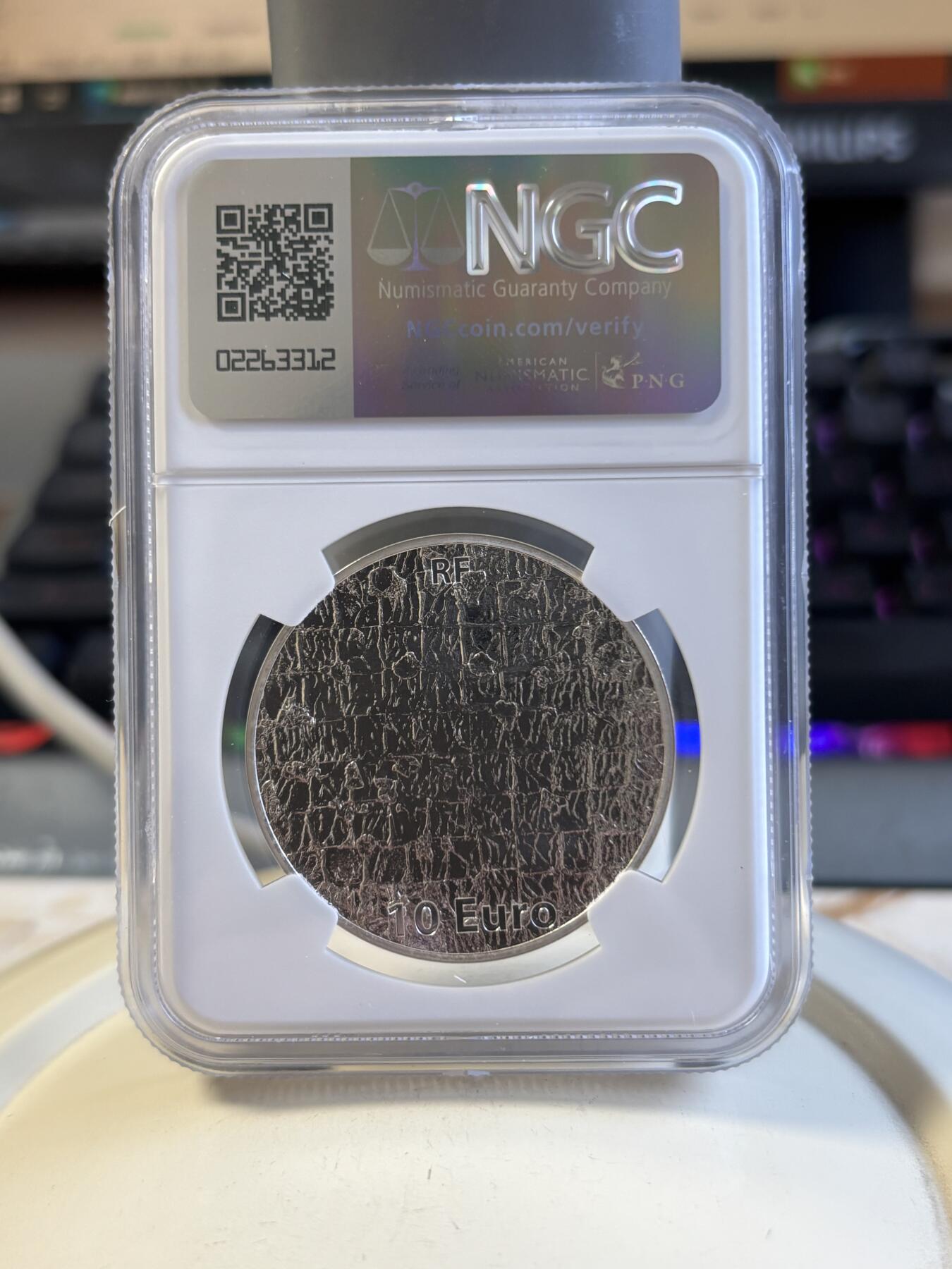 第191期拍卖 获奖币法国2012年伊夫克莱因“蓝手”彩色银币NGC-PF69，22.2克，900银，发行30000枚