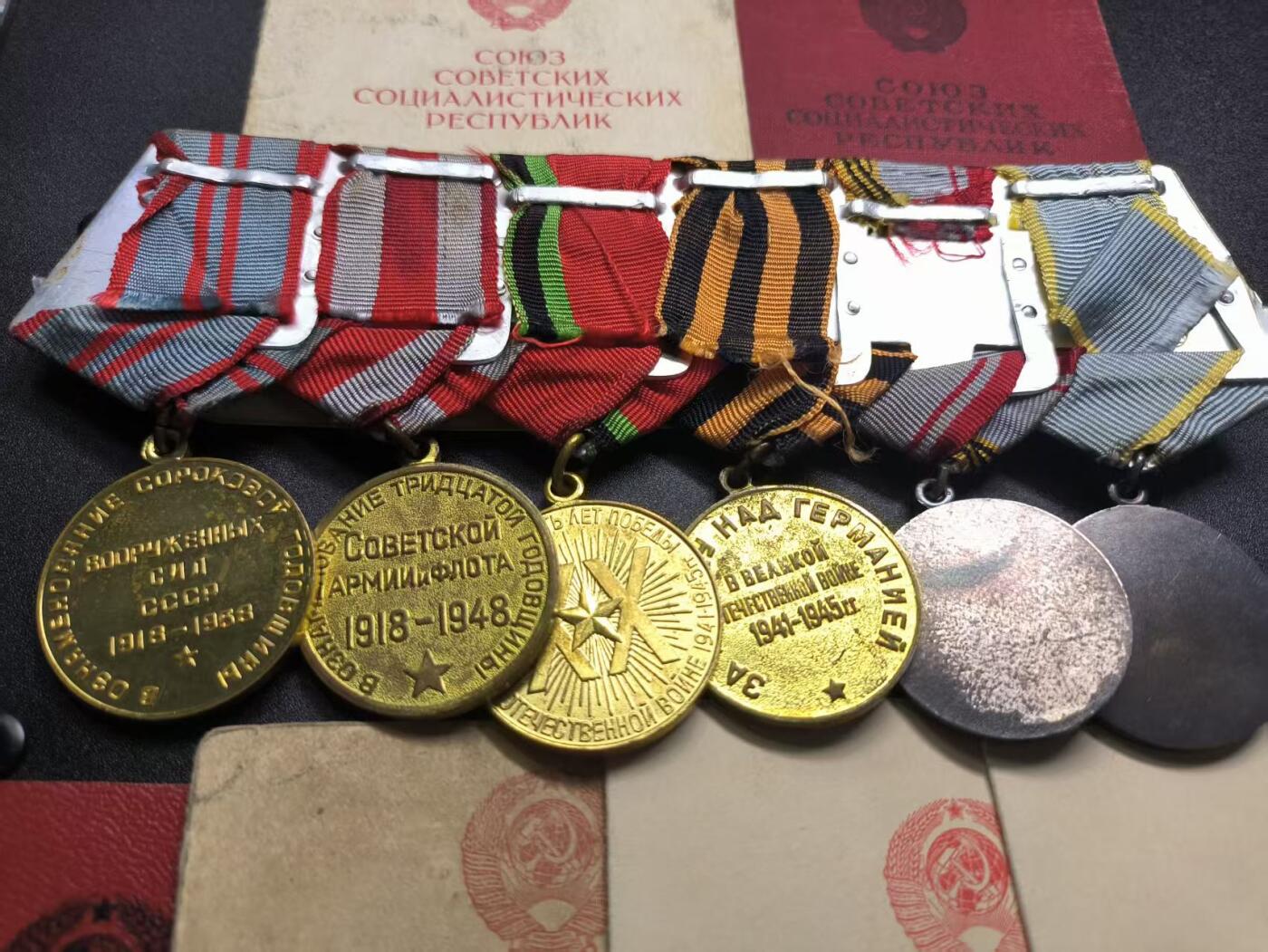 云宸嘉赏-勋臻精藏⭐️年后精品专拍场次🎖 （32号到55号拍品得主为同一人）库克尔·弗拉基米尔·维亚切斯拉沃维奇上校的苏联二战红军军官六联排 （战功 老战士 战德 建军20、30、40）战功银质 每个章均带证书