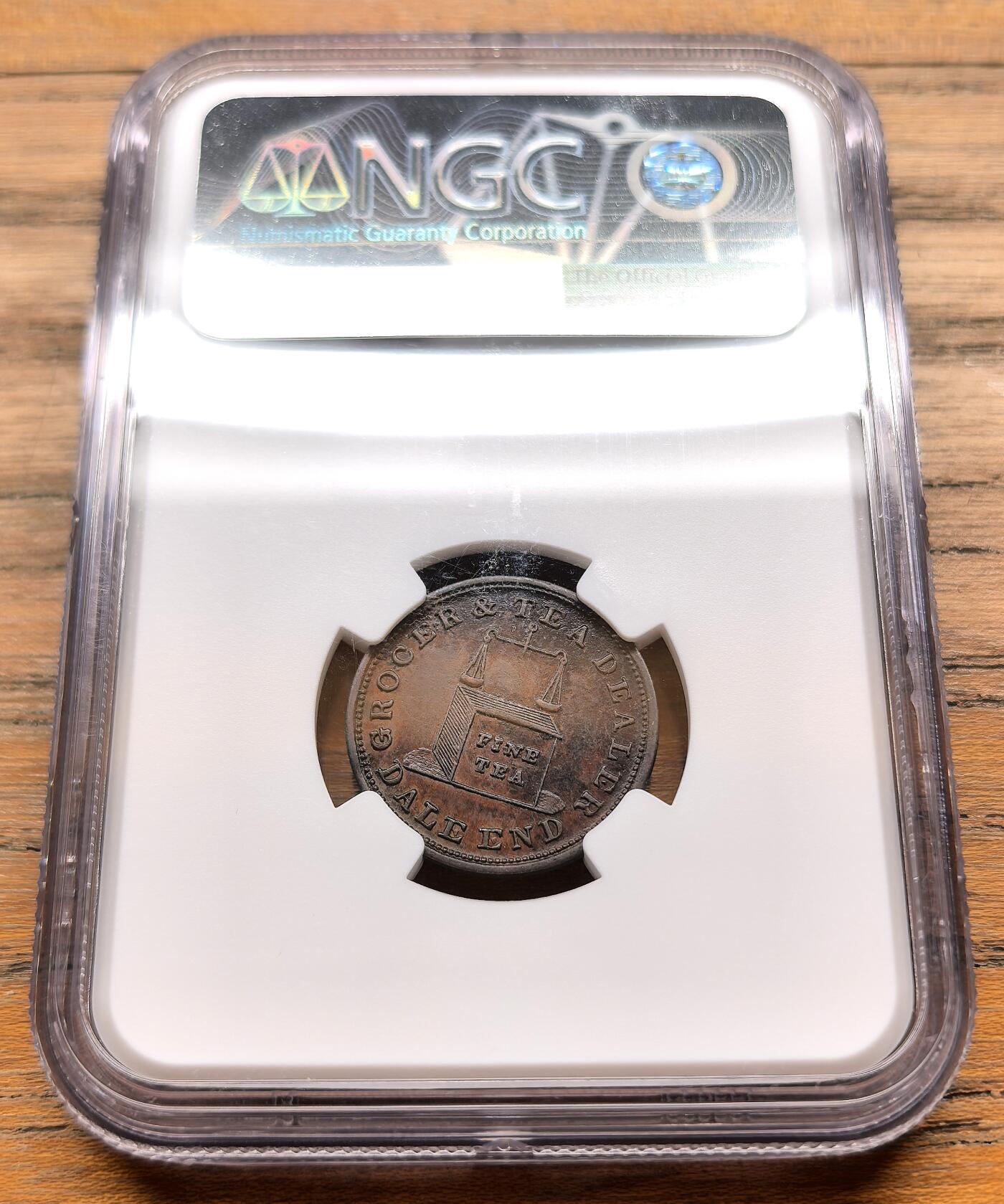 此心安处是吾乡·凡希社世界钱币微拍第三百二十期 1838英国伯明翰茶商Samuel King铜代用币NGC-AU58，首次出现了清朝人物形象的商业token。