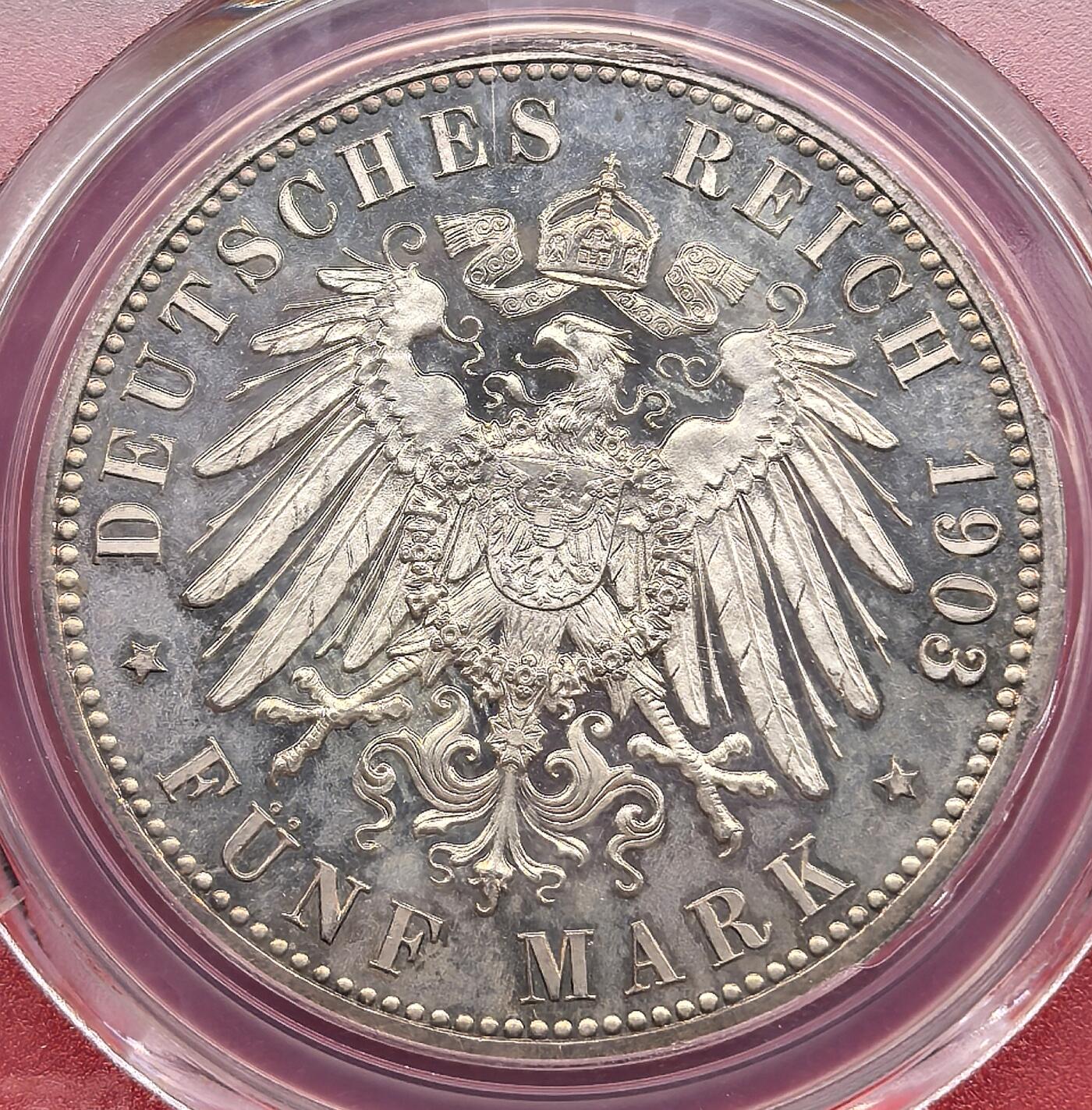 此心安处是吾乡·凡希社世界钱币微拍第三百二十期 稀！1903德国瓦尔德克-皮尔蒙特5马克大银精铸PCGS-PR64CAMEO，作为德意志最小邦国发行的最后一种5马克精铸大银，铸量不足2000枚，实物凝霜效果强烈，观赏性极高，德系藏家不容错失的邦国马克珍品！（附视频）