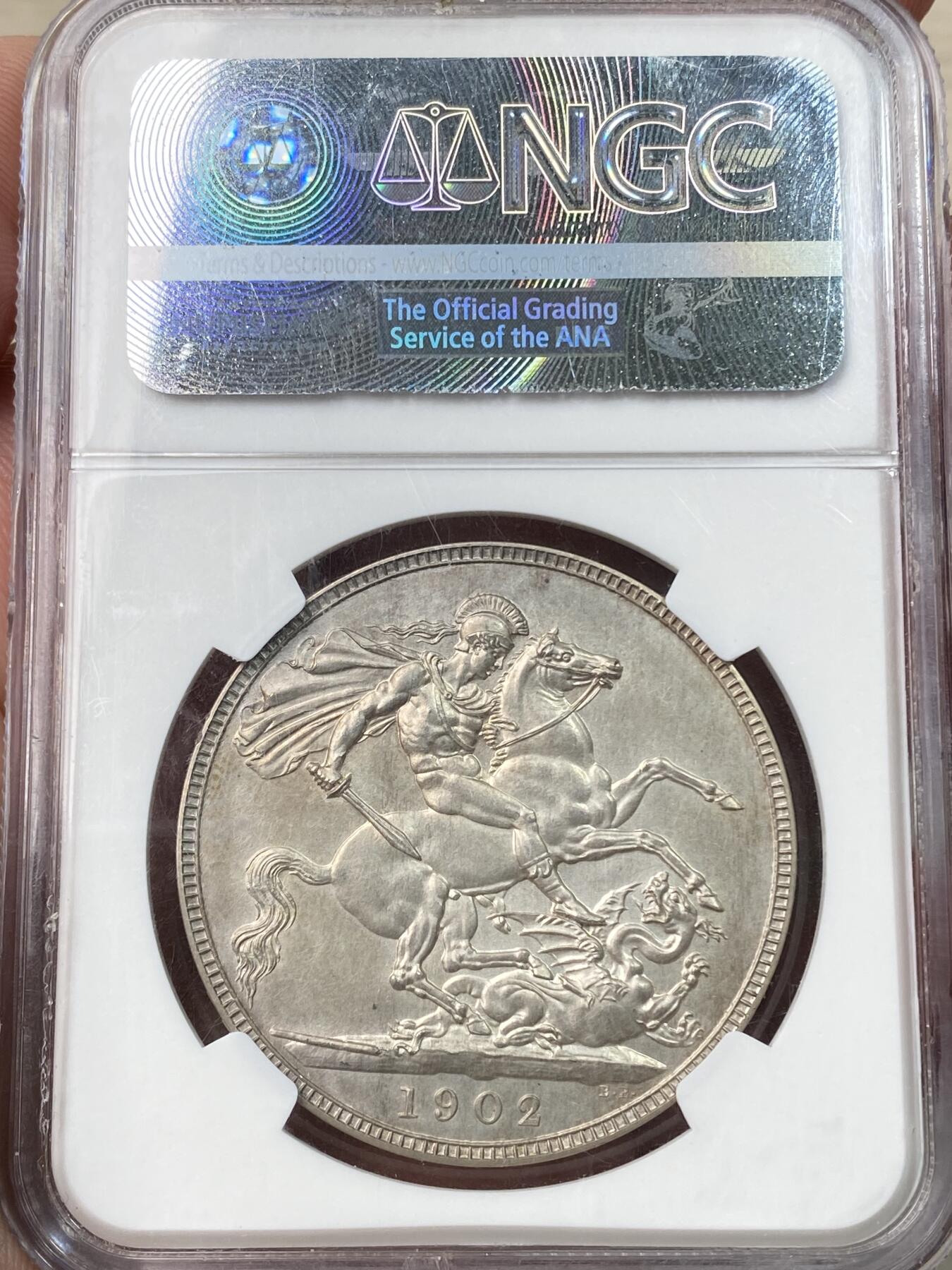 万国钱币拍卖第062期 NGC PF63 1902年英国爱德华七世精制马剑克朗 精制MATTE工艺天鹅绒五彩素描质感 收藏级品质