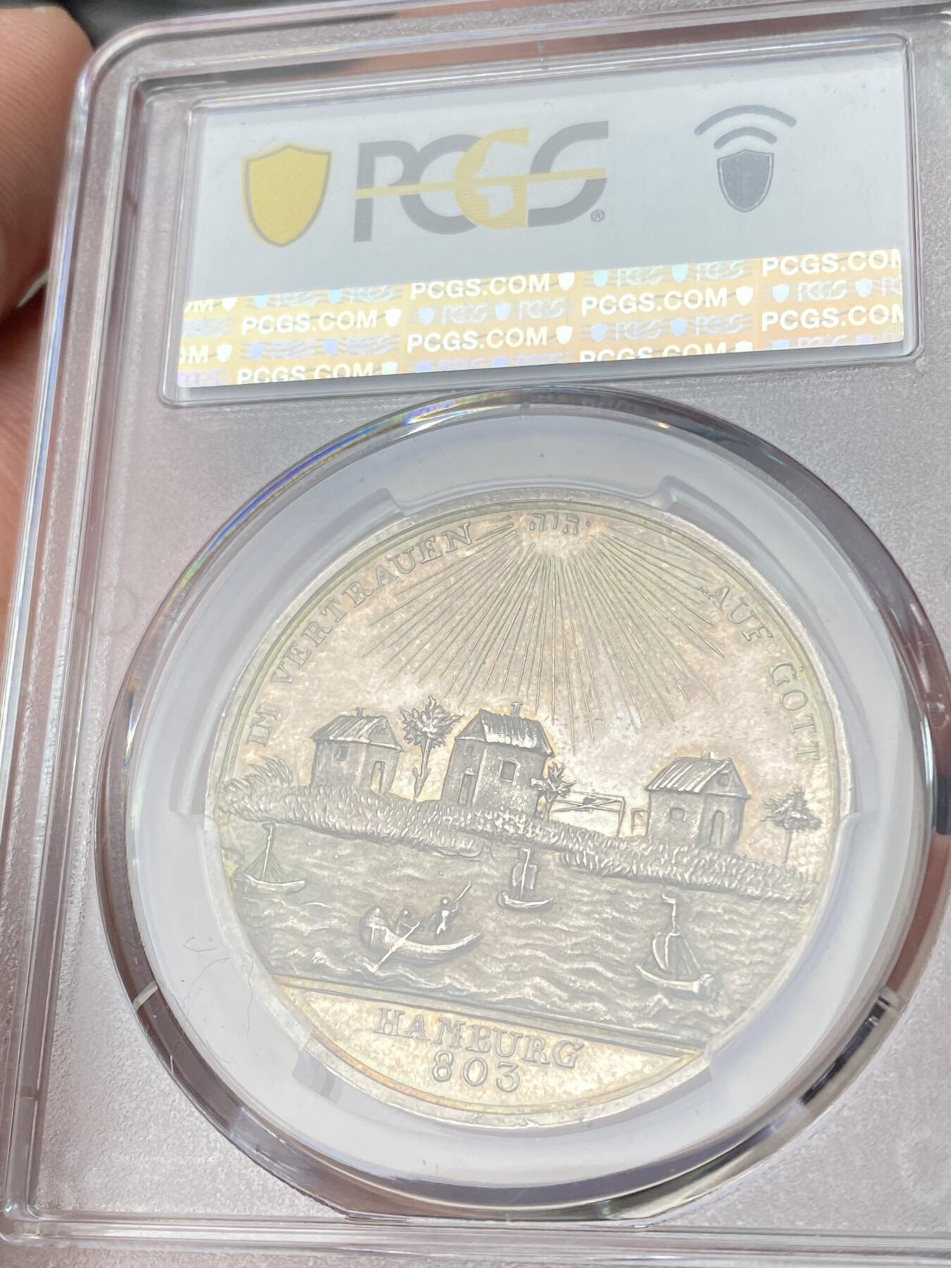 万国钱币拍卖第062期 PCGS MS62 1803年德国汉堡建城千年纪念银章 三款汉堡千年中城市景观最为立体精美的一款 类镜面底板配合均匀香槟金彩浮雕 绝对不可多得的收藏品质 PCGS冠军分
