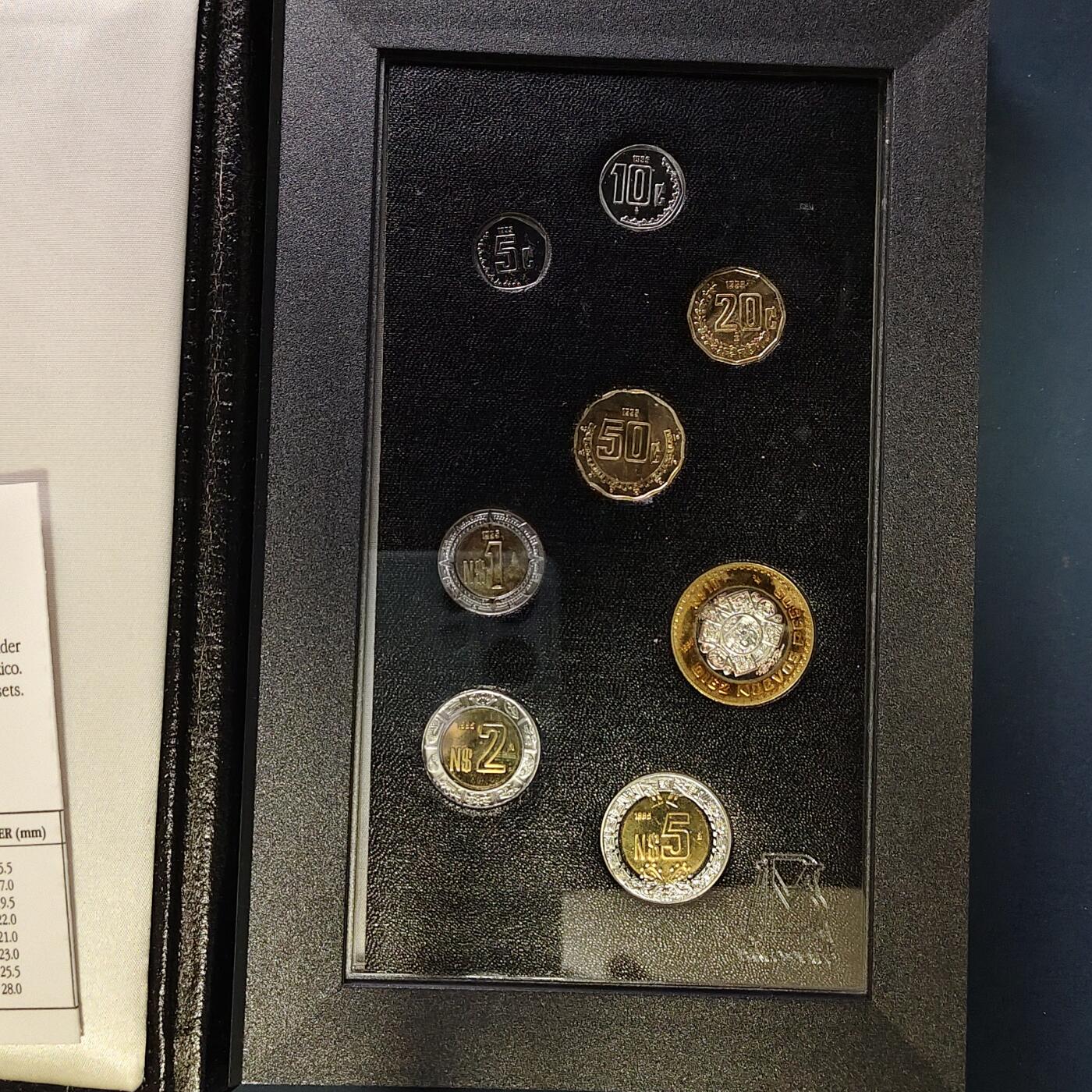 【全场包邮】纯粹捡漏拍509场 【少见】墨西哥1995年官方精制套币-盒证全-量6981-10比索为银芯精制币【28毫米11.13克92.5%】仅随套币发行