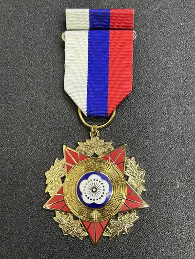 西秦中古拍卖第七十九期  - 民国甲种一级陆海空军奖章 带勋略 实发带编号 退台后