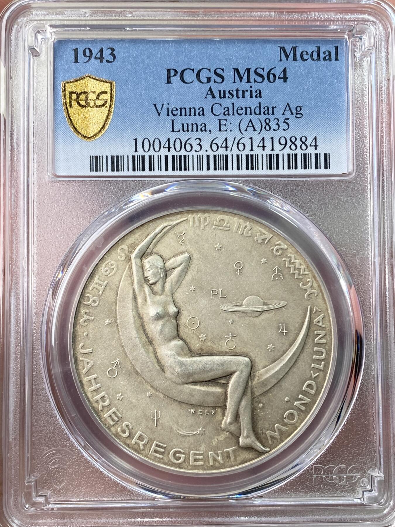 万国钱币拍卖第062期 PCGS MS64 1943年德国（含奥地利）维也纳民族社会主义工人党星座日历银章 背面第一排民社工党英雄纪念日 第二排党首生日 第三排复活节 第四排圣灵驾临日 第五排感恩丰收日 40MM 950银 帝国经典名品 精铸磨砂月亮女神露娜 星座日历系列中唯一一款少女形态 摄人魂魄般的美丽 PC唯一冠军分 