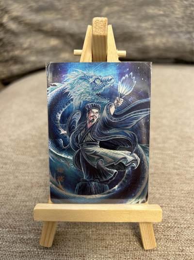 喜灰玩卡拍卖第五期，接拍品0佣金，欢迎送拍，释放现金流，让自己有资金可以购买更多喜欢的卡牌，让别的卡友能淘到更多心仪的卡牌 - 万享三国斗星录 罗琛老师绘 诸葛亮 折光