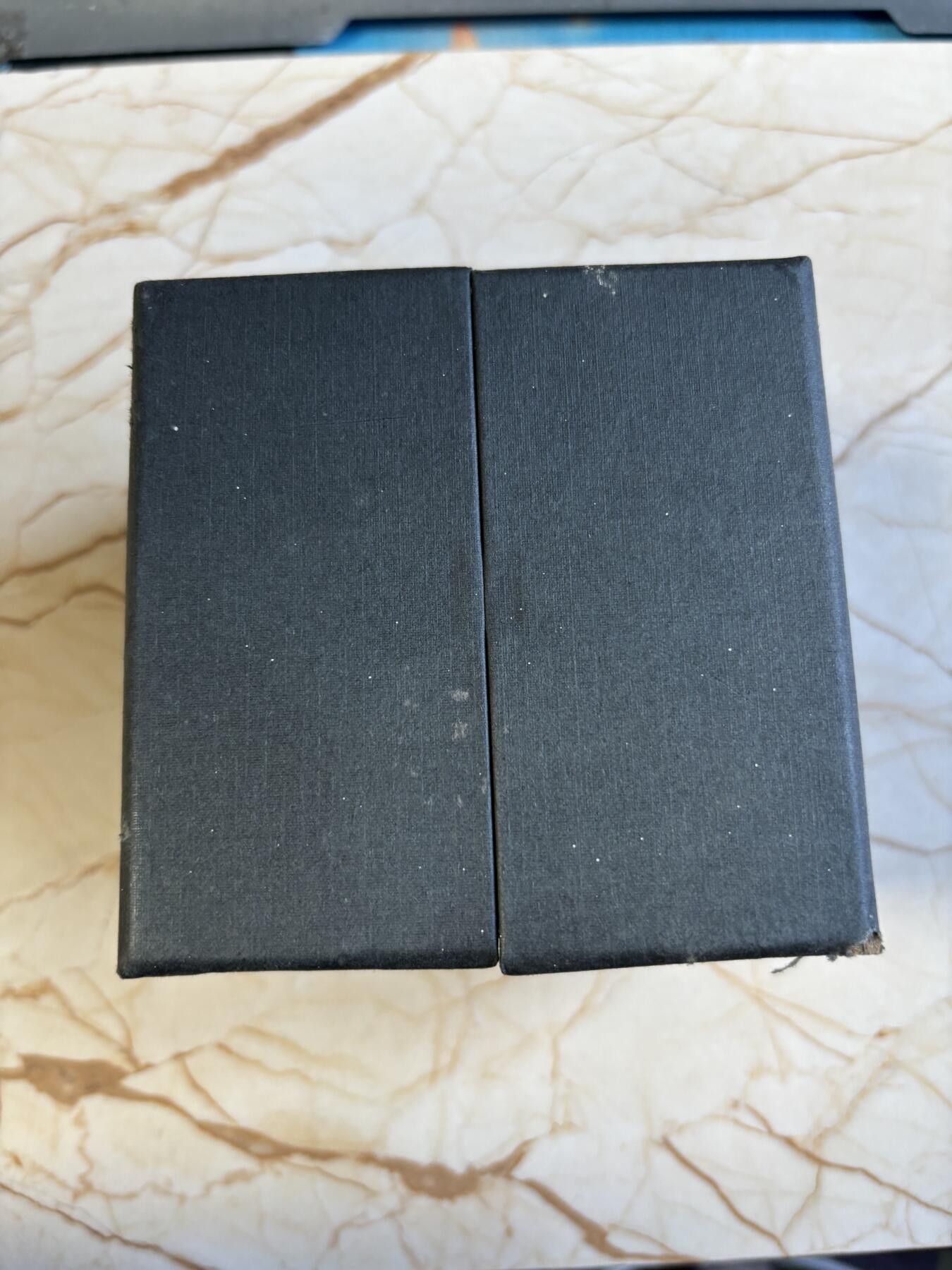 第191期拍卖 加纳2019年世界名将系列1关羽高浮雕2盎司镀金纪念银币带盒不带证书，999银，发行500枚，盒子有破损，