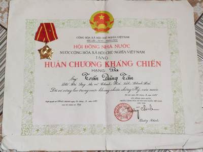 韵星假日军品类拍卖第43期 -- Rimey Holidays Militaria Auction 43 - 越南社会主义共和国三级抗战勋章实发带大证书 保存完好 越战事迹（上期被鸽）