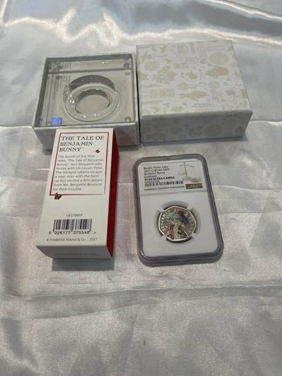 英国2017年彼得兔纪念币，50便士彩色版，NGC评级PF69 Ultra Cameo，带盒带证书，品相全新，币面色彩漂亮，收藏佳品！官方发行，限量发行，带原装盒和证书 - 英国2017年彼得兔纪念币，50便士彩色版，NGC评级PF69 Ultra Cameo，带盒带证书，品相全新，币面色彩漂亮，收藏佳品！官方发行，限量发行，带原装盒和证书