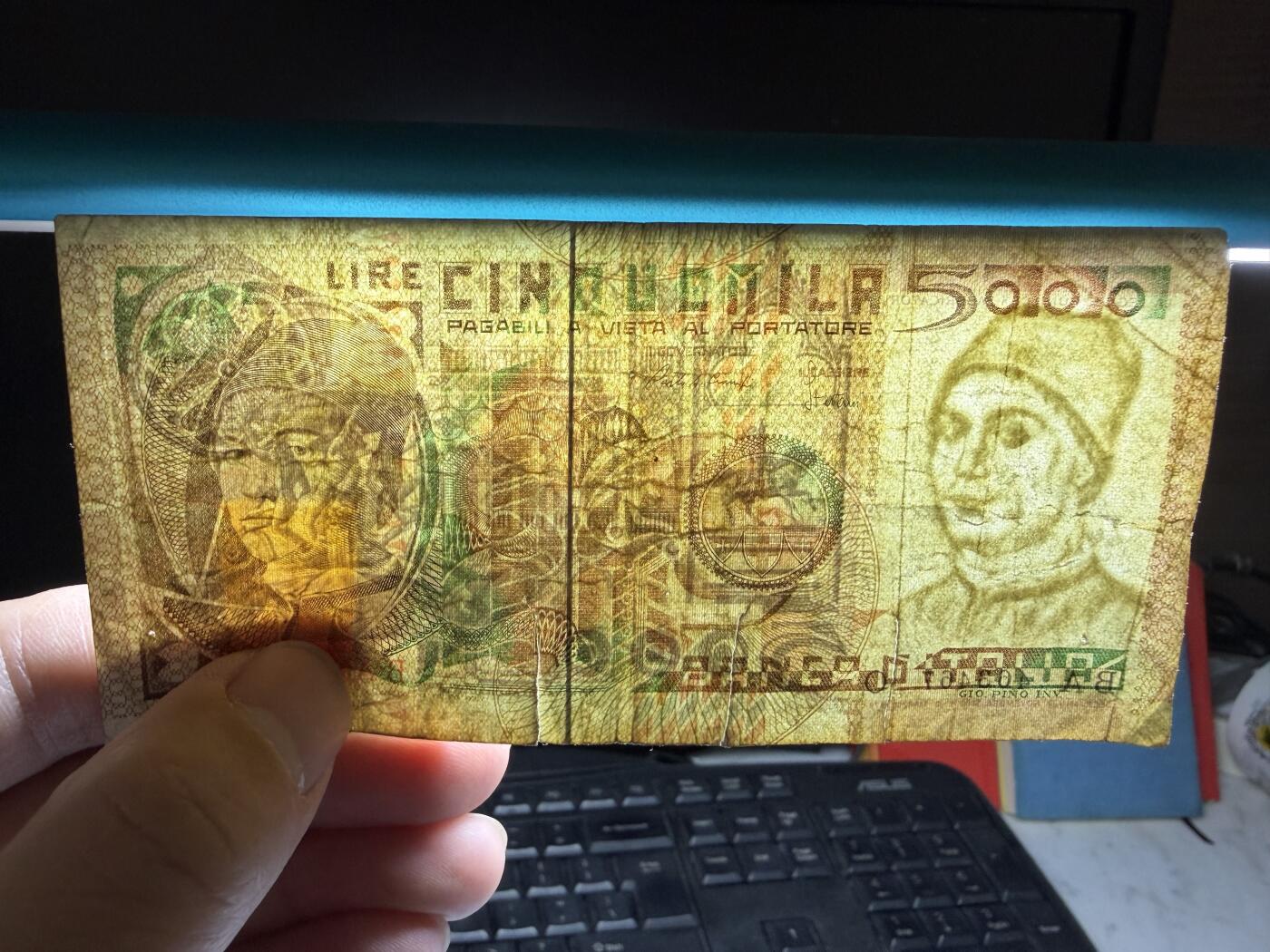 2026年集古藏今外币拍卖第二期-第10场—（总第310拍-纸币专场），本期拍完结算一次，发货时间2-3天，休息几天后继续新的一期拍卖。 1979年意大利5000里拉，有裂