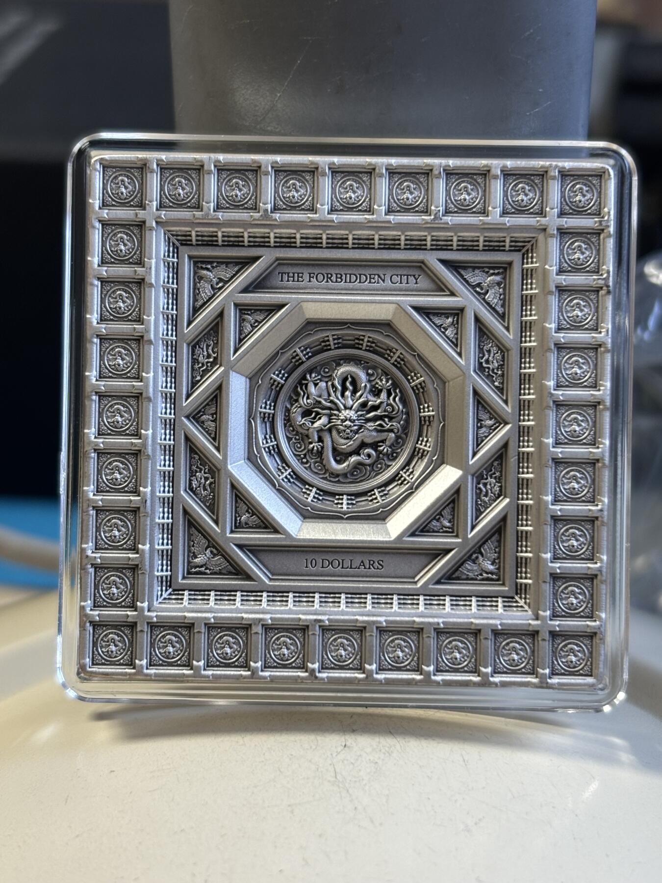 第191期拍卖 萨摩亚2020年半元方形仿古3D阴雕银币  藻井系列-紫禁城龙藻井 100克999银 发行量：999 盒证全