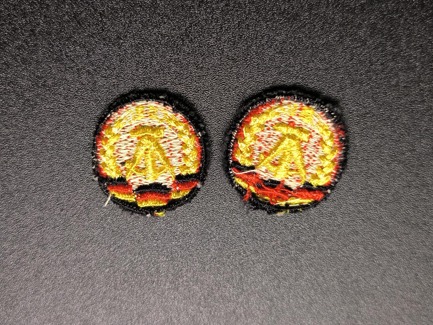 云宸嘉赏-勋臻精藏⭐️年后精品专拍场次🎖 民主德国刺绣国徽帽徽一对 赠友佳品